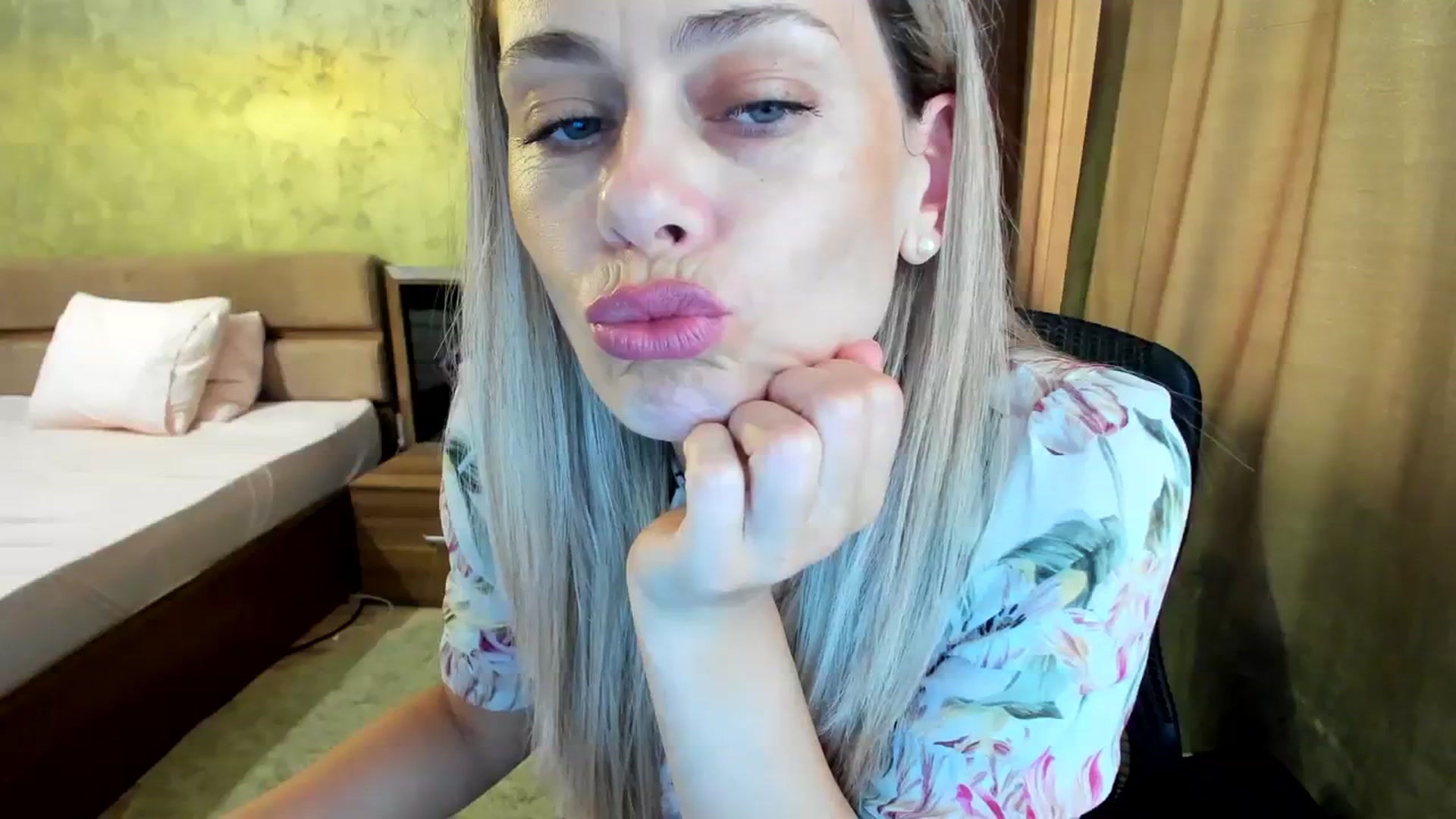Gallery image thumbnail from DebraPaige's myfreecams stream on, 08/04/2023, 07:56 image 7 of 20