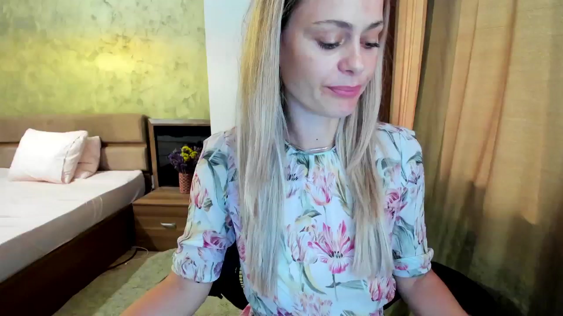 Gallery image thumbnail from DebraPaige's myfreecams stream on, 08/04/2023, 07:56 image 13 of 20