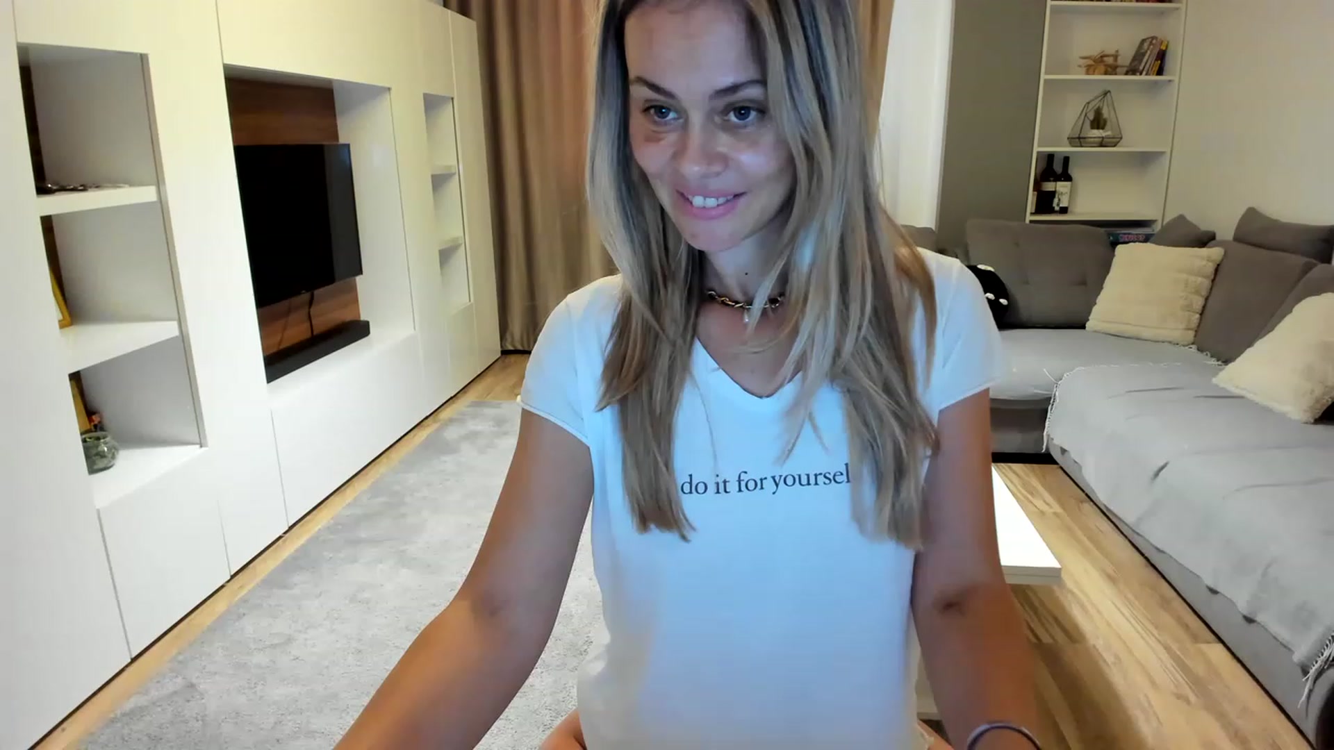 Gallery image thumbnail from DebraPaige's myfreecams stream on, 08/13/2023, 14:12 image 3 of 20