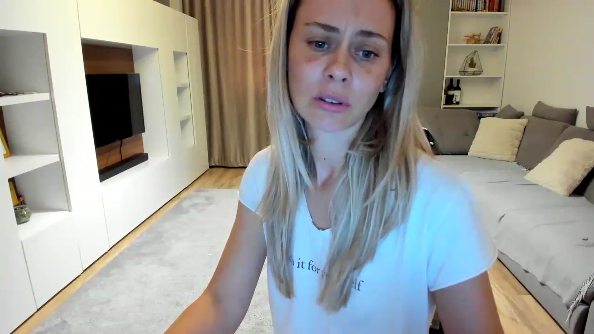 Gallery image thumbnail from DebraPaige's myfreecams stream on, 08/13/2023, 15:39 image 18 of 20