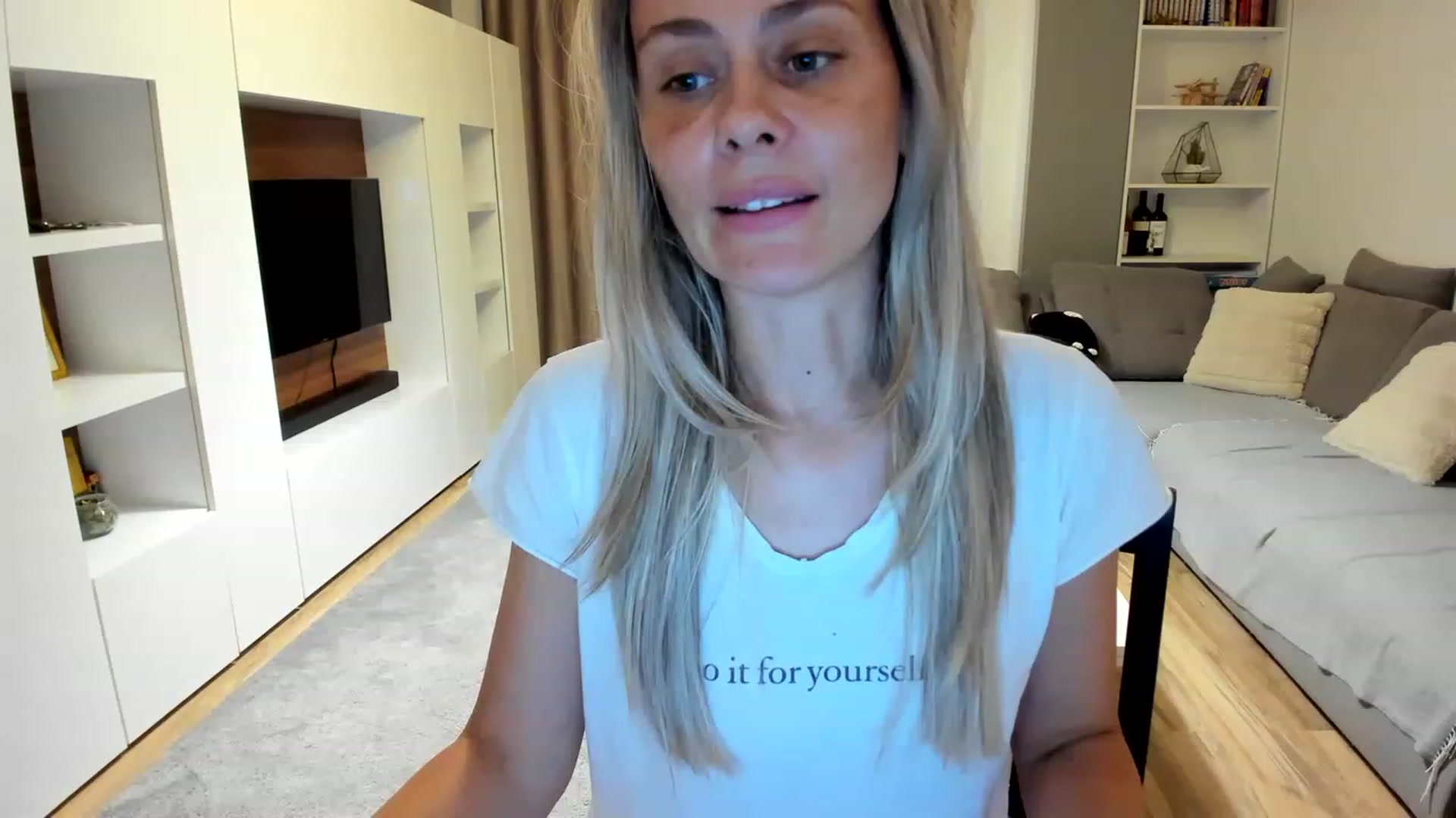 Gallery image thumbnail from DebraPaige's myfreecams stream on, 08/13/2023, 15:39 image 13 of 20