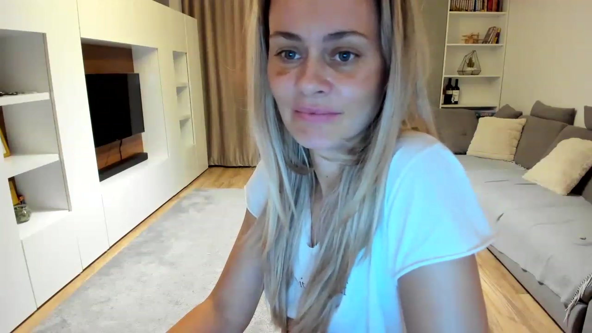 Gallery image thumbnail from DebraPaige's myfreecams stream on, 08/13/2023, 15:39 image 19 of 20
