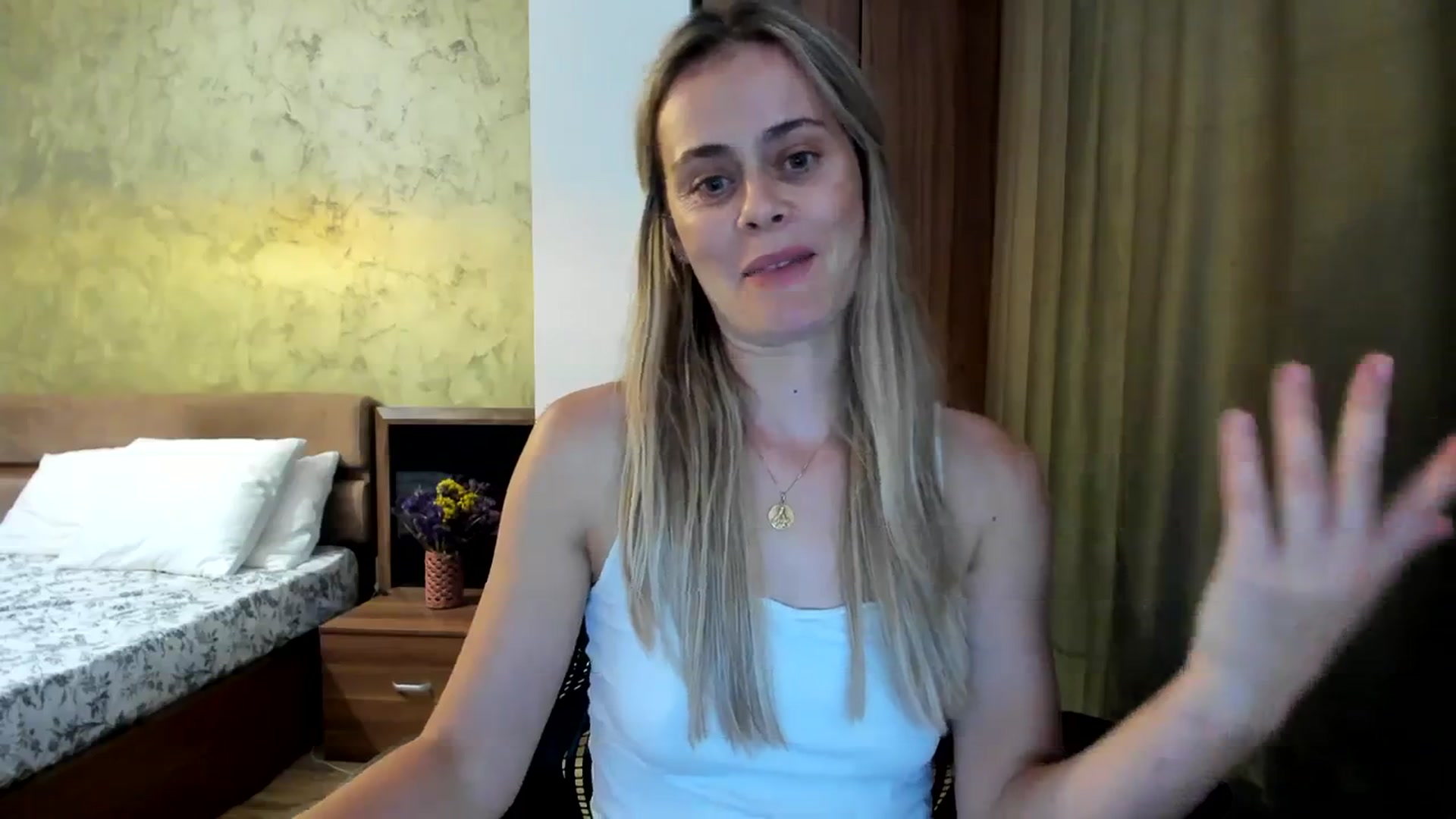 Gallery image thumbnail from DebyPaige's myfreecams stream on, 09/02/2023, 13:18 image 9 of 20