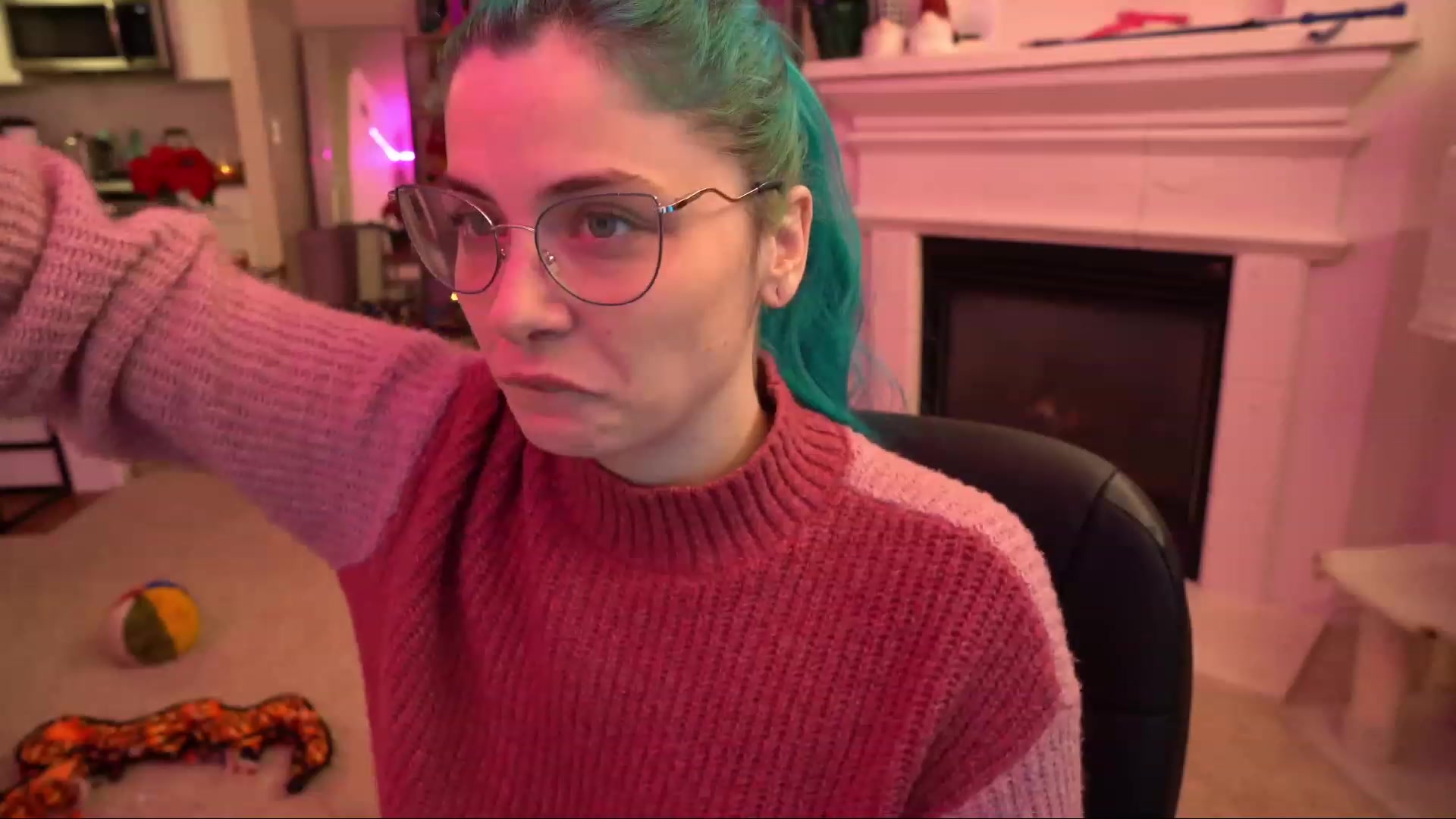 Gallery image thumbnail from DeckyourBalls's myfreecams stream on, 12/04/2022, 02:10 image 19 of 20
