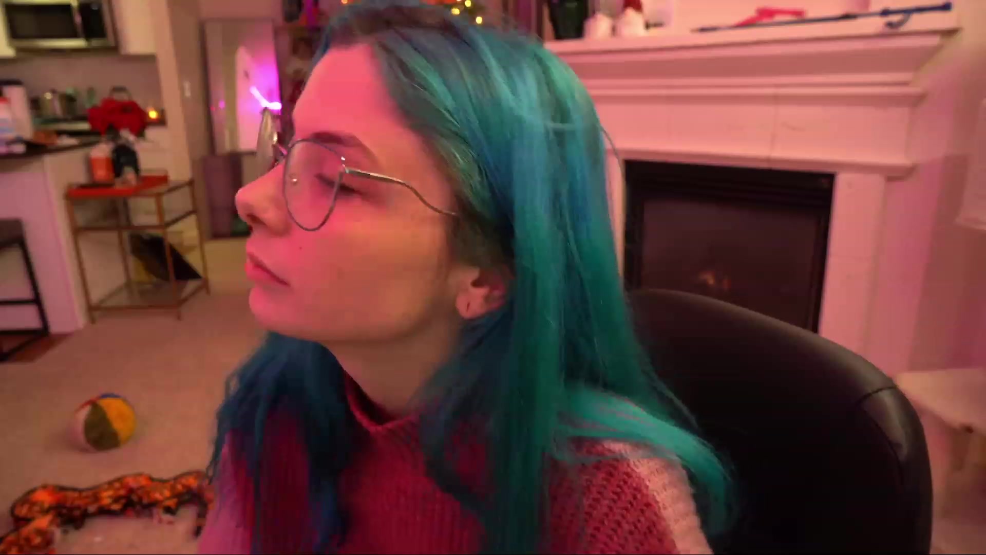 Gallery image thumbnail from DeckyourBalls's myfreecams stream on, 12/04/2022, 02:10 image 14 of 20