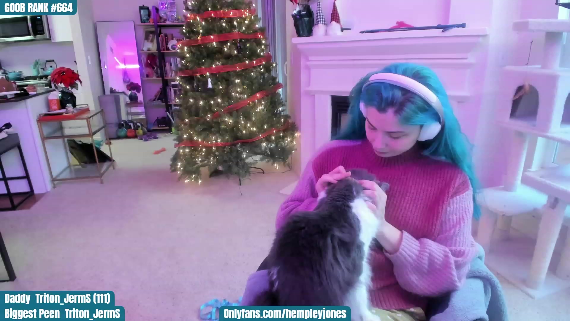 Gallery image thumbnail from DeckyourBalls's myfreecams stream on, 12/10/2022, 20:17 image 10 of 20