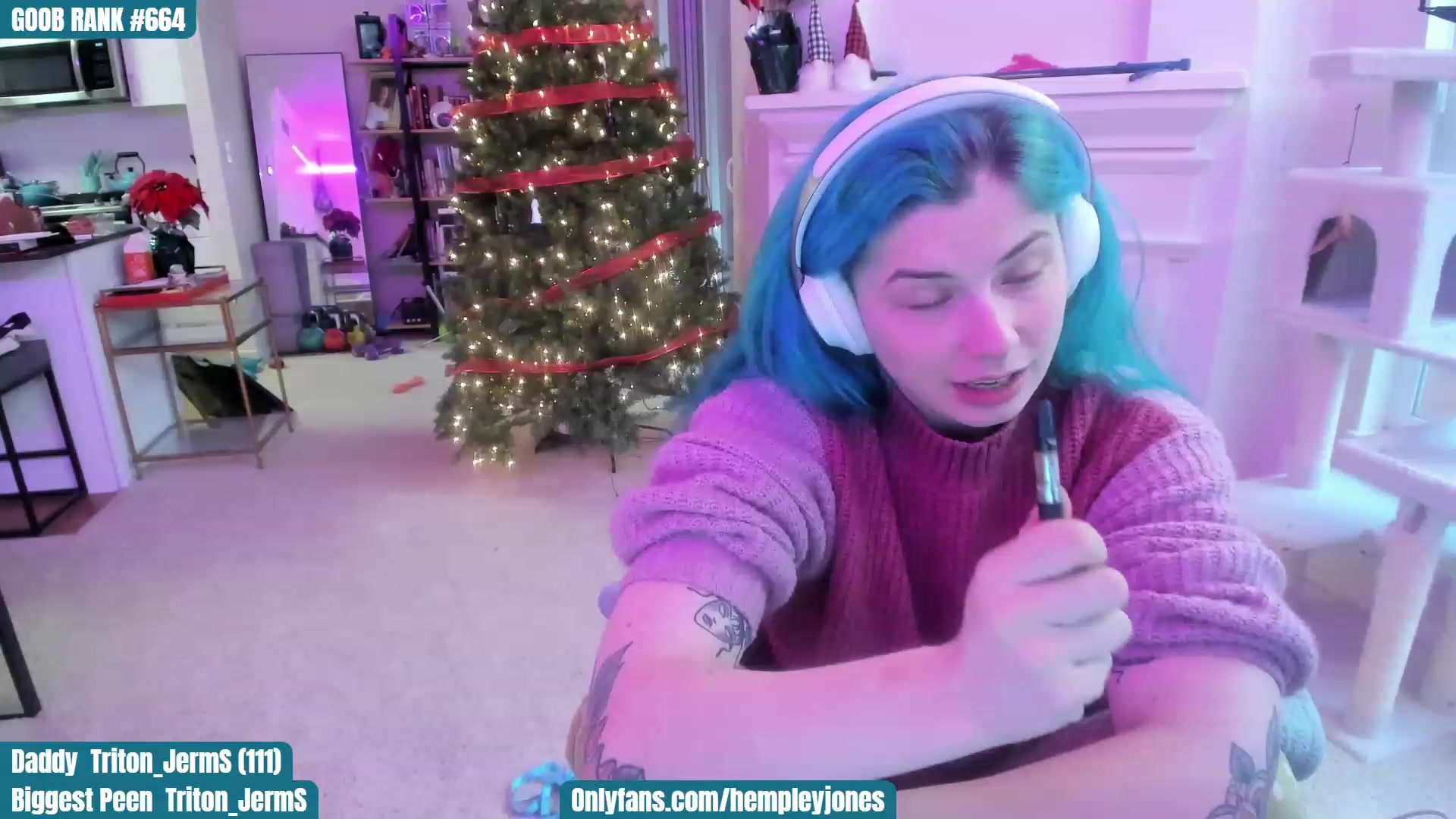 Gallery image thumbnail from DeckyourBalls's myfreecams stream on, 12/10/2022, 20:17 image 11 of 20