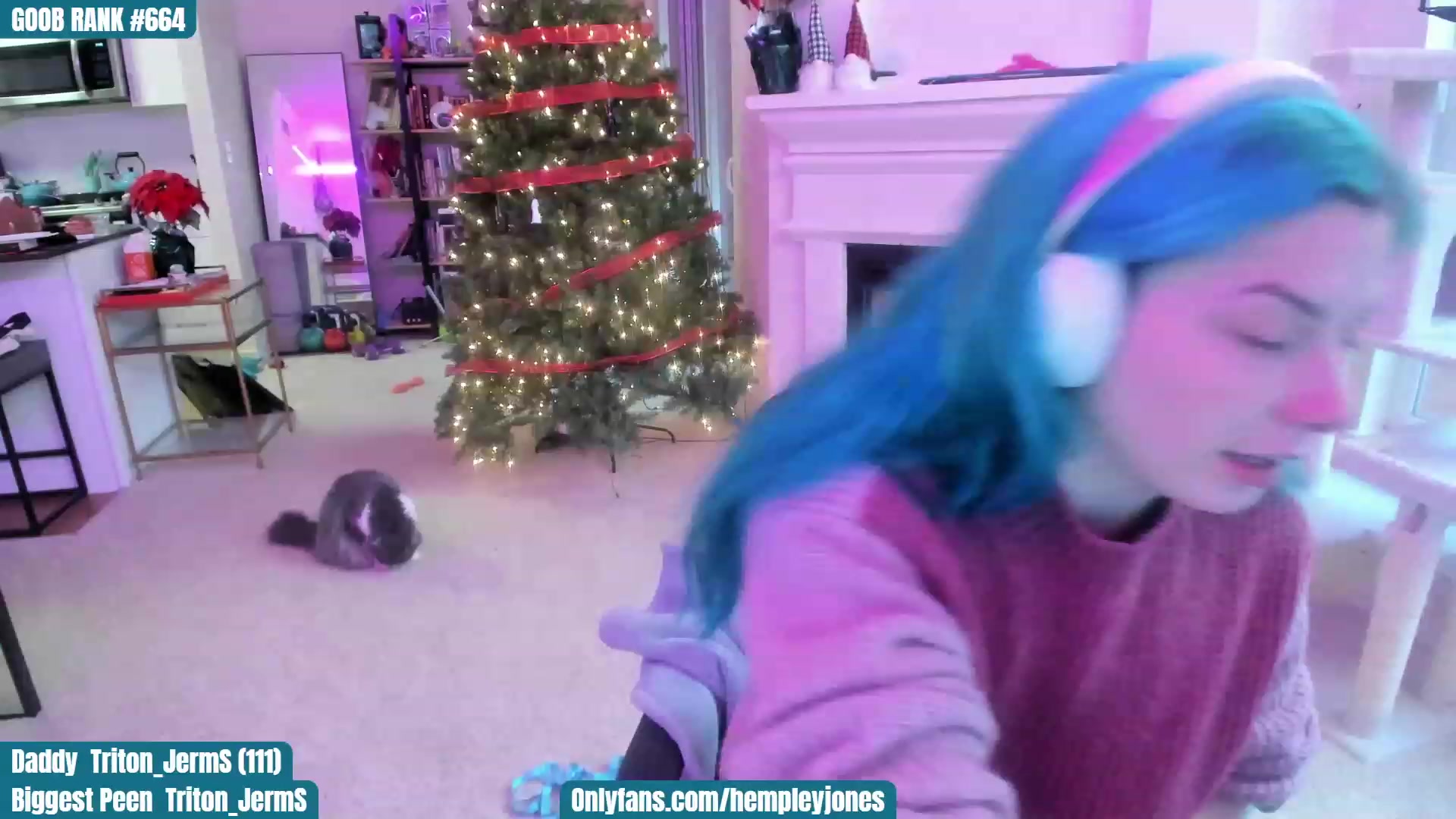 Gallery image thumbnail from DeckyourBalls's myfreecams stream on, 12/10/2022, 20:17 image 12 of 20