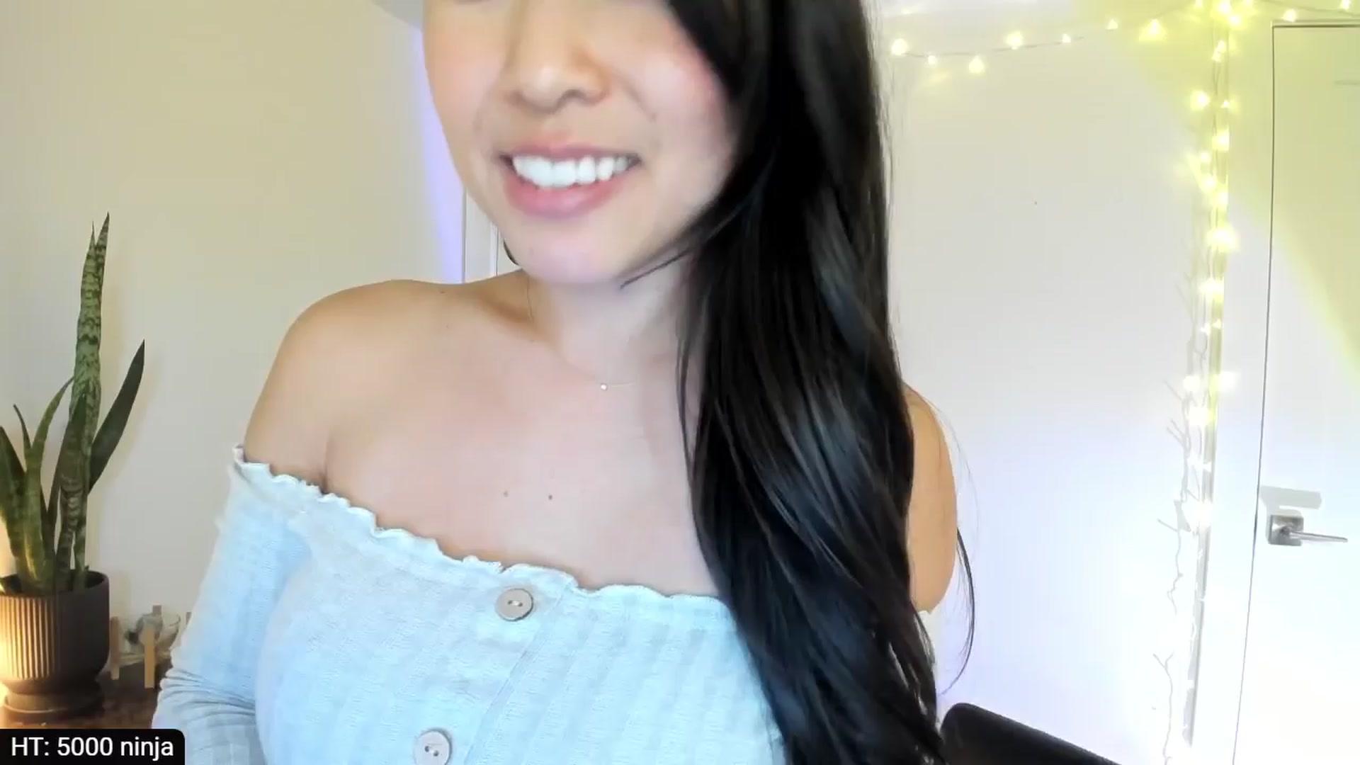 Gallery image thumbnail from Dee9Years's myfreecams stream on, 04/11/2024, 19:38 image 16 of 20