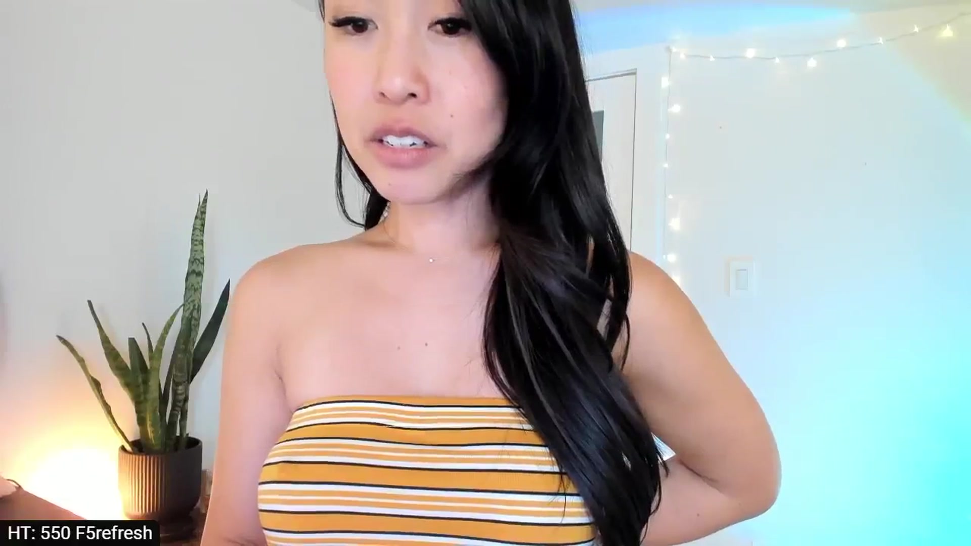 Gallery image thumbnail from Dee9Years's myfreecams stream on, 04/15/2024, 21:22 image 6 of 20