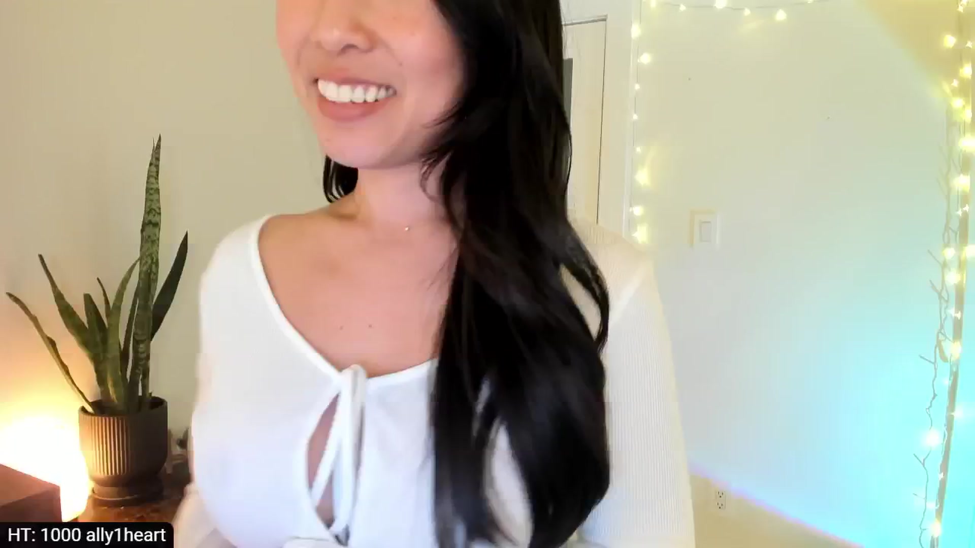Gallery image thumbnail from Dee9Years's myfreecams stream on, 04/16/2024, 02:10 image 16 of 20