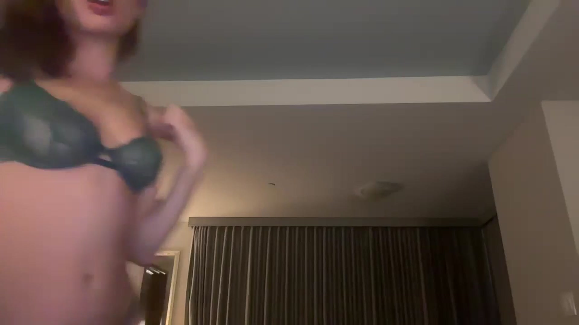 Gallery image thumbnail from DeeLightful's myfreecams stream on, 04/19/2024, 02:29 image 17 of 20