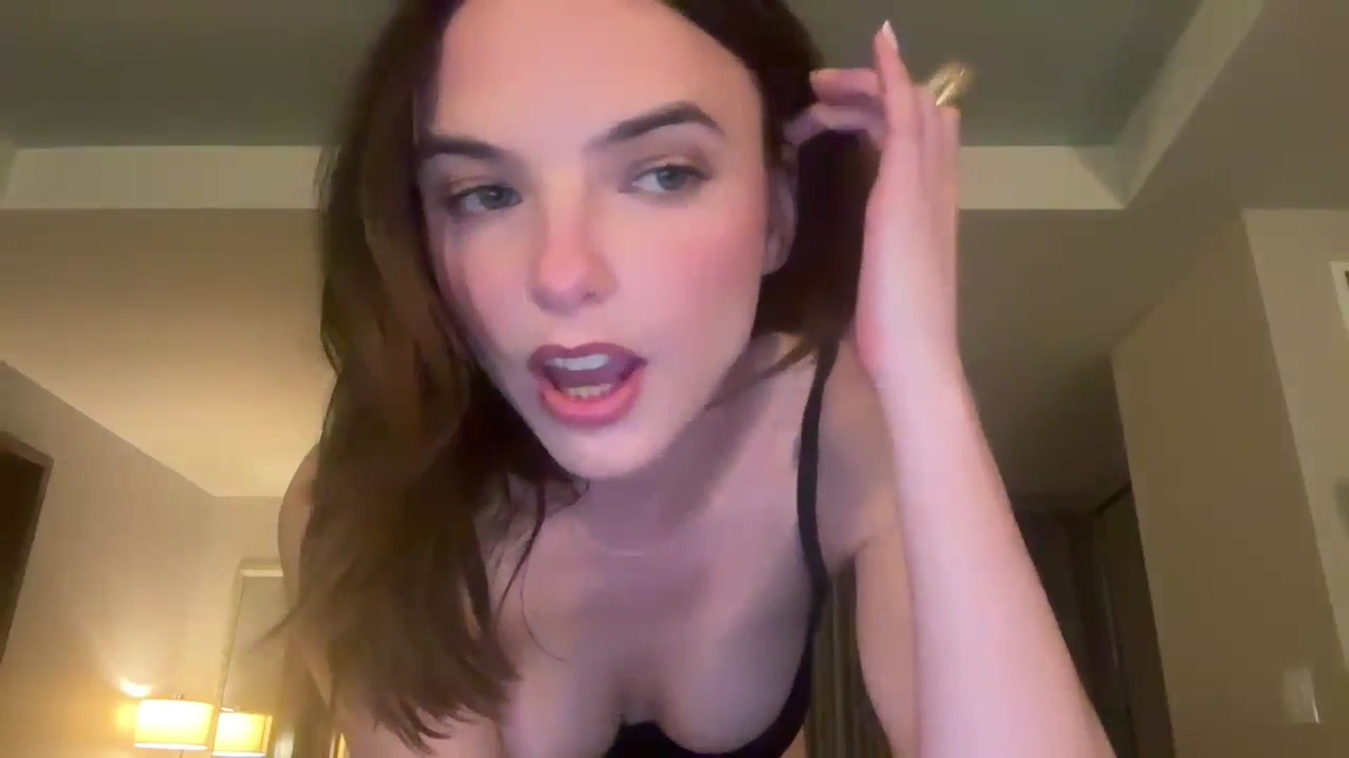 Gallery image thumbnail from DeeLightful's myfreecams stream on, 04/20/2024, 05:44 image 4 of 20