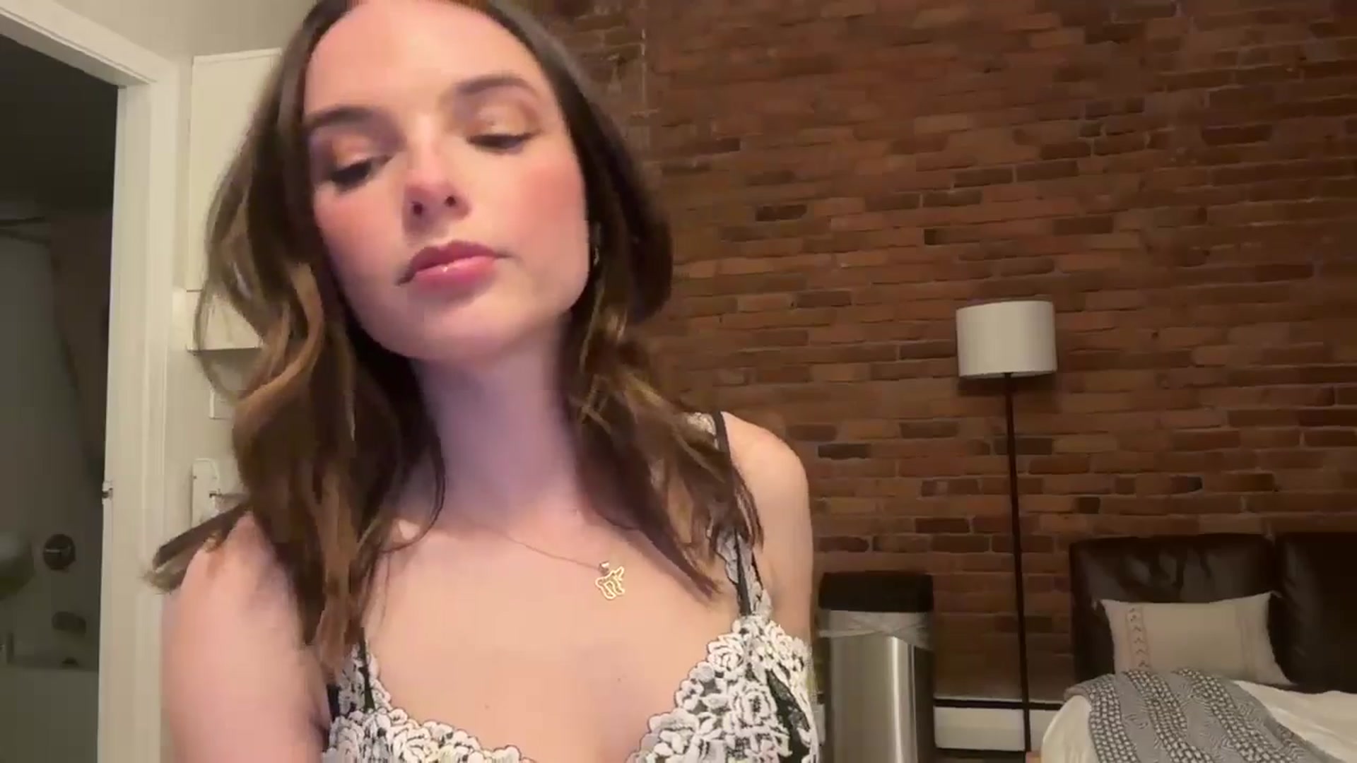 Gallery image thumbnail from DeeLightful's myfreecams stream on, 04/27/2024, 04:28 image 10 of 20