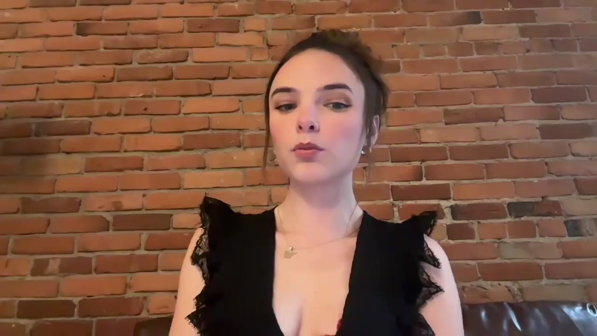 Gallery image thumbnail from DeeLightful's myfreecams stream on, 05/01/2024, 24:39 image 1 of 20