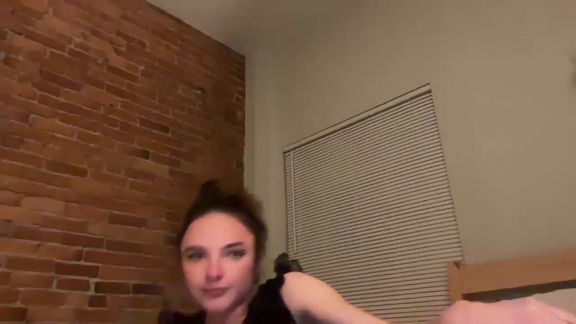 Gallery image thumbnail from DeeLightful's myfreecams stream on, 05/01/2024, 24:39 image 17 of 20