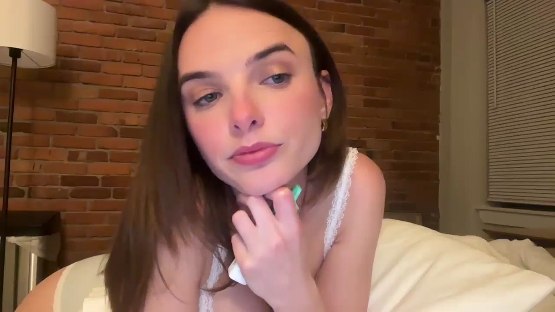 Gallery image thumbnail from DeeLightful's myfreecams stream on, 05/02/2024, 03:33 image 19 of 20