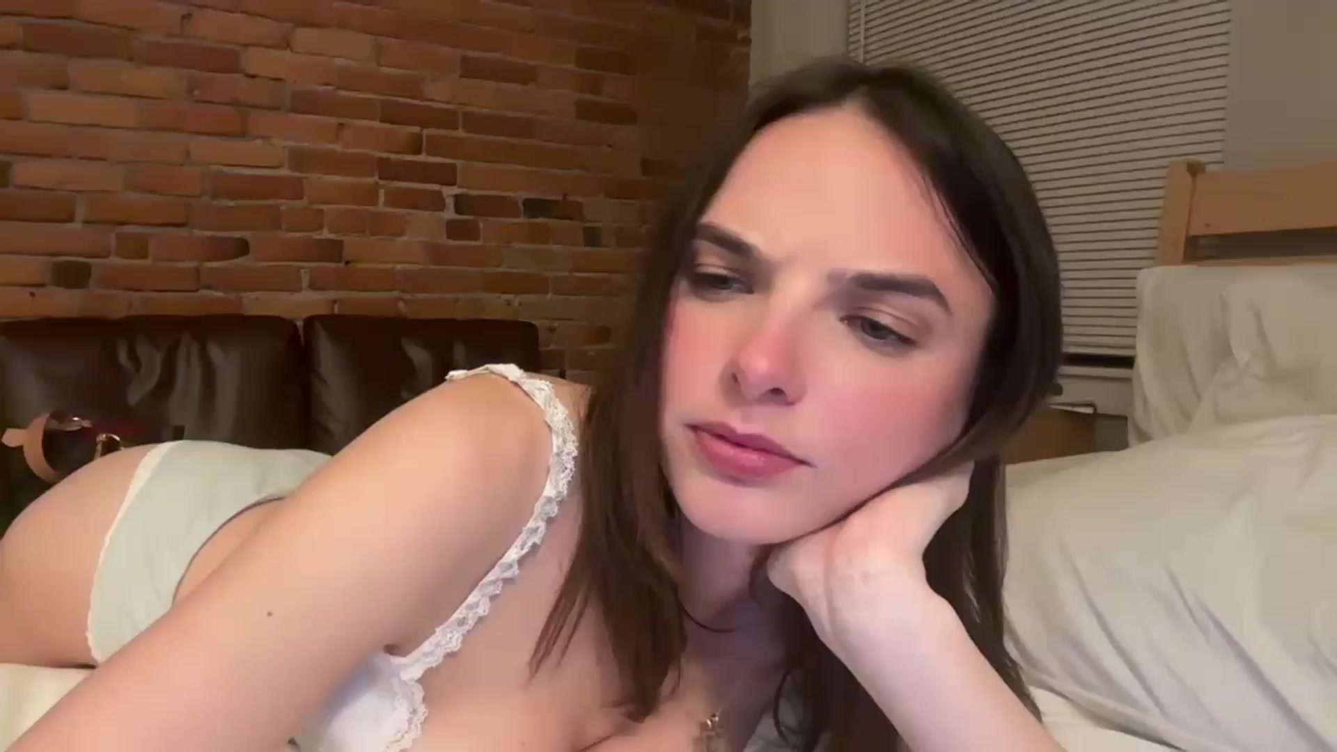 Gallery image thumbnail from DeeLightful's myfreecams stream on, 05/02/2024, 05:02 image 19 of 20