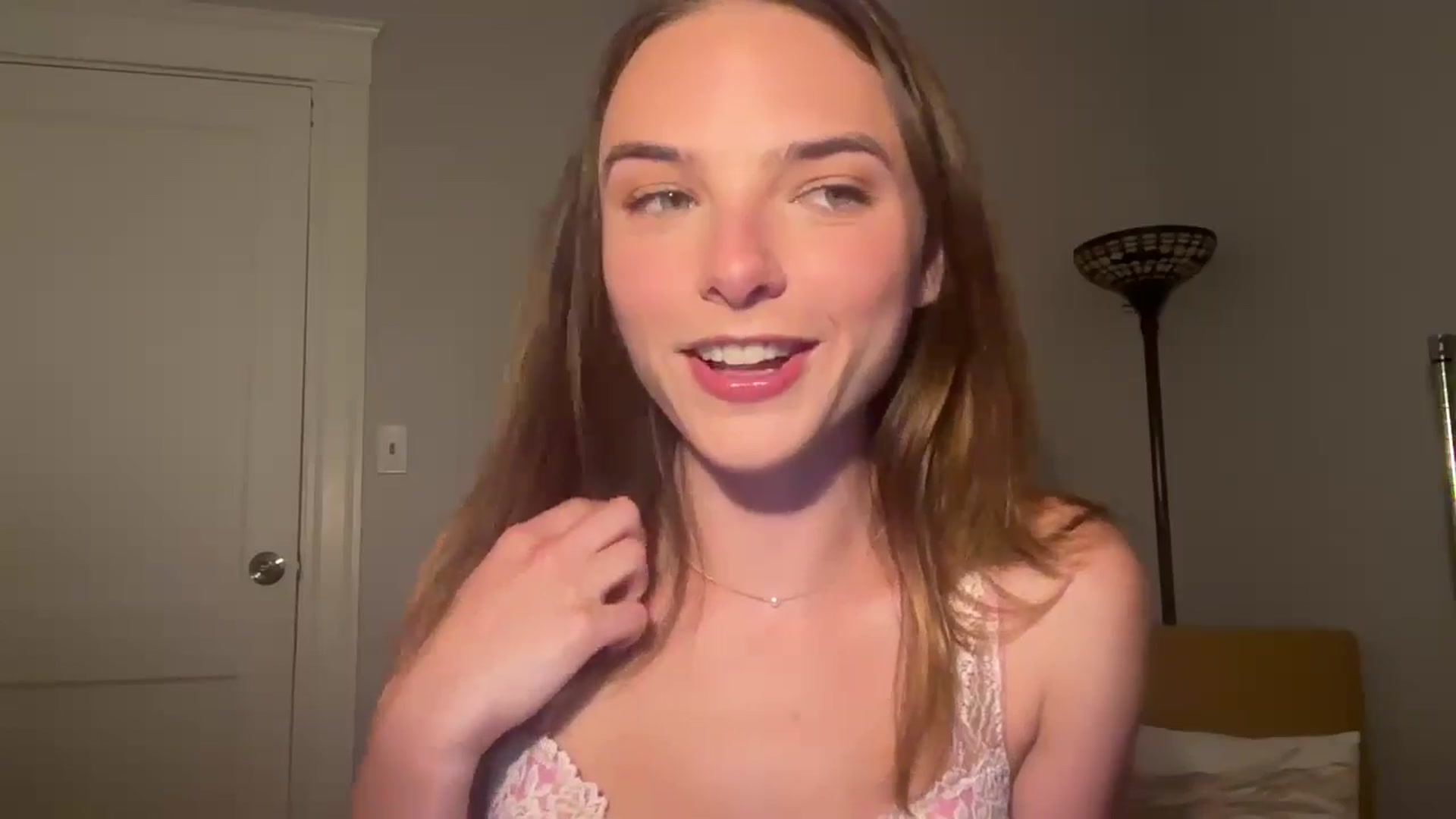 Gallery image thumbnail from DeeLightful's myfreecams stream on, 06/18/2024, 04:25 image 3 of 20