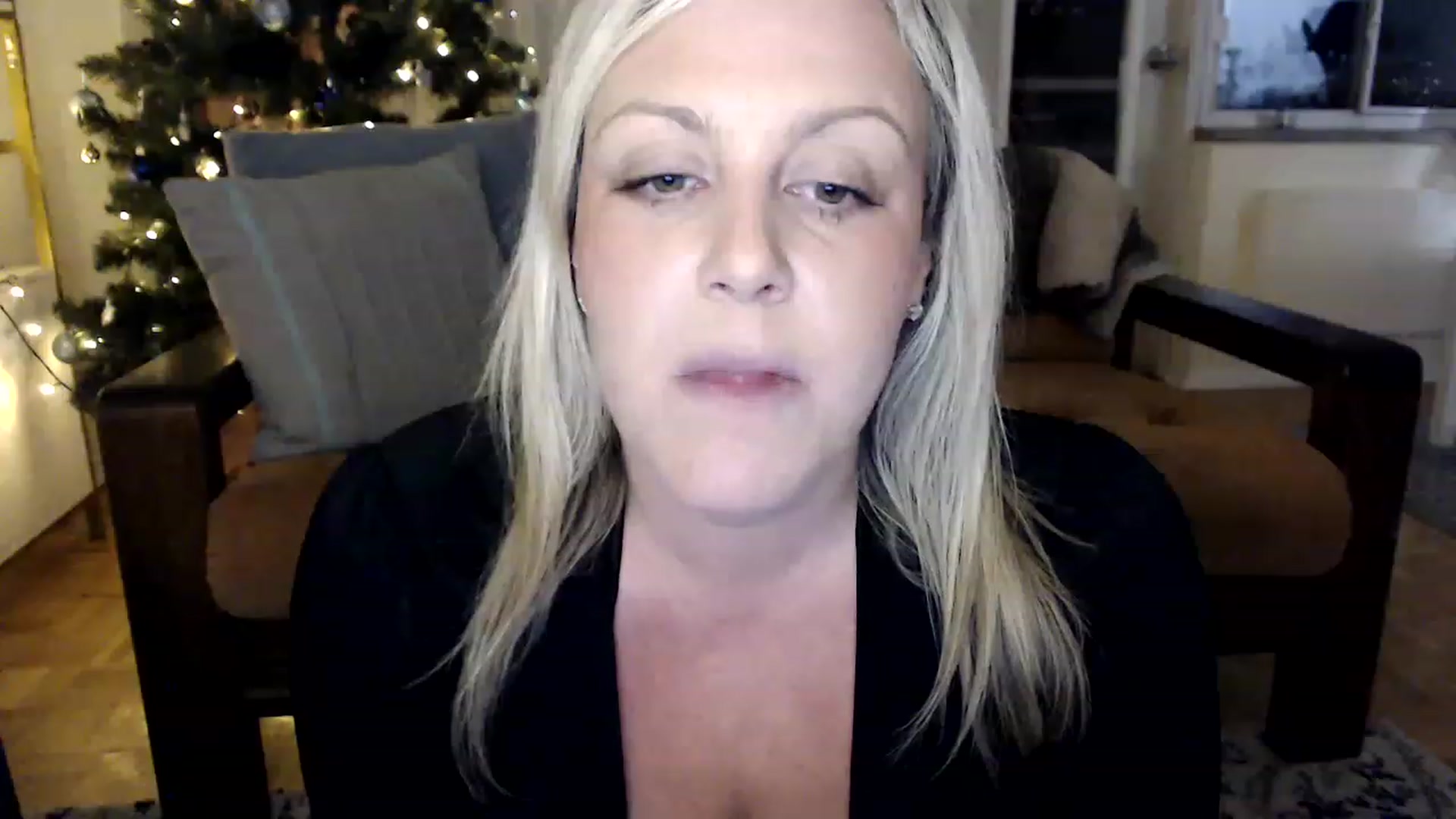 Gallery image thumbnail from Deeazepam's myfreecams stream on, 12/02/2022, 23:40 image 12 of 20