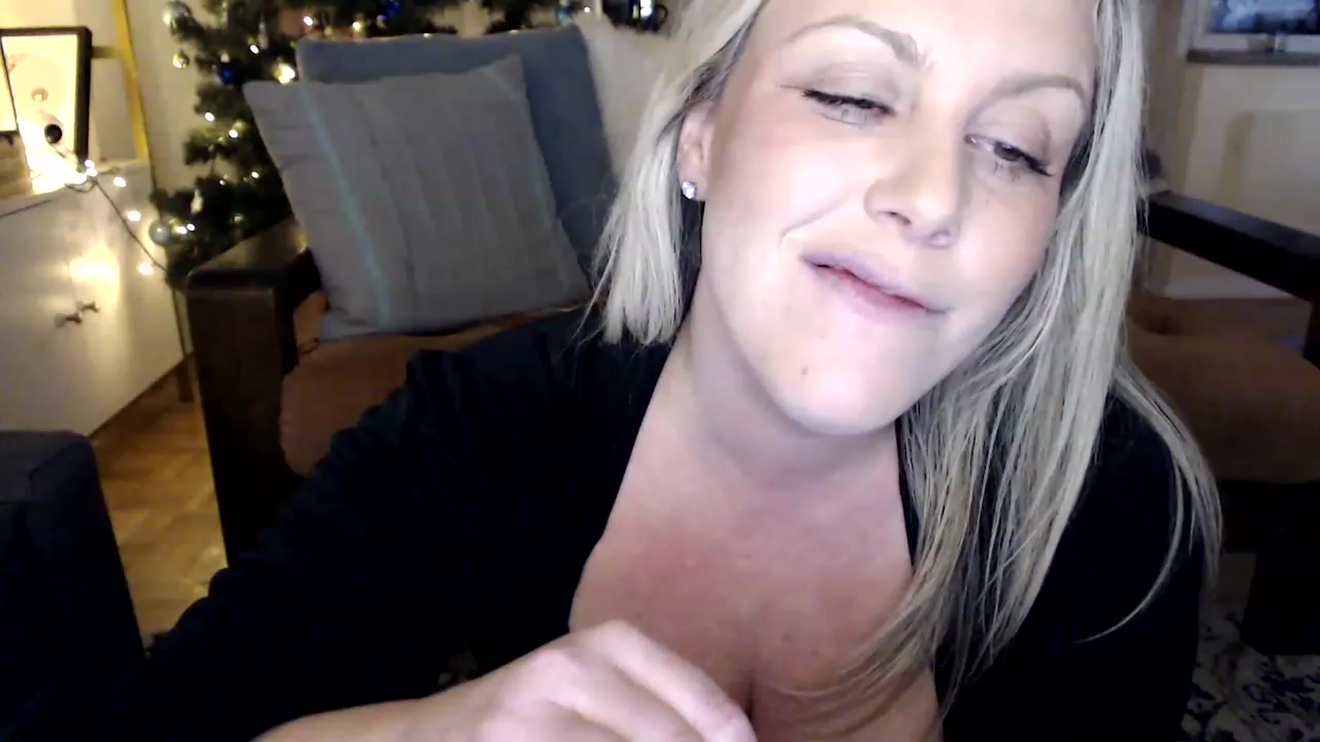 Gallery image thumbnail from Deeazepam's myfreecams stream on, 12/02/2022, 23:40 image 1 of 20