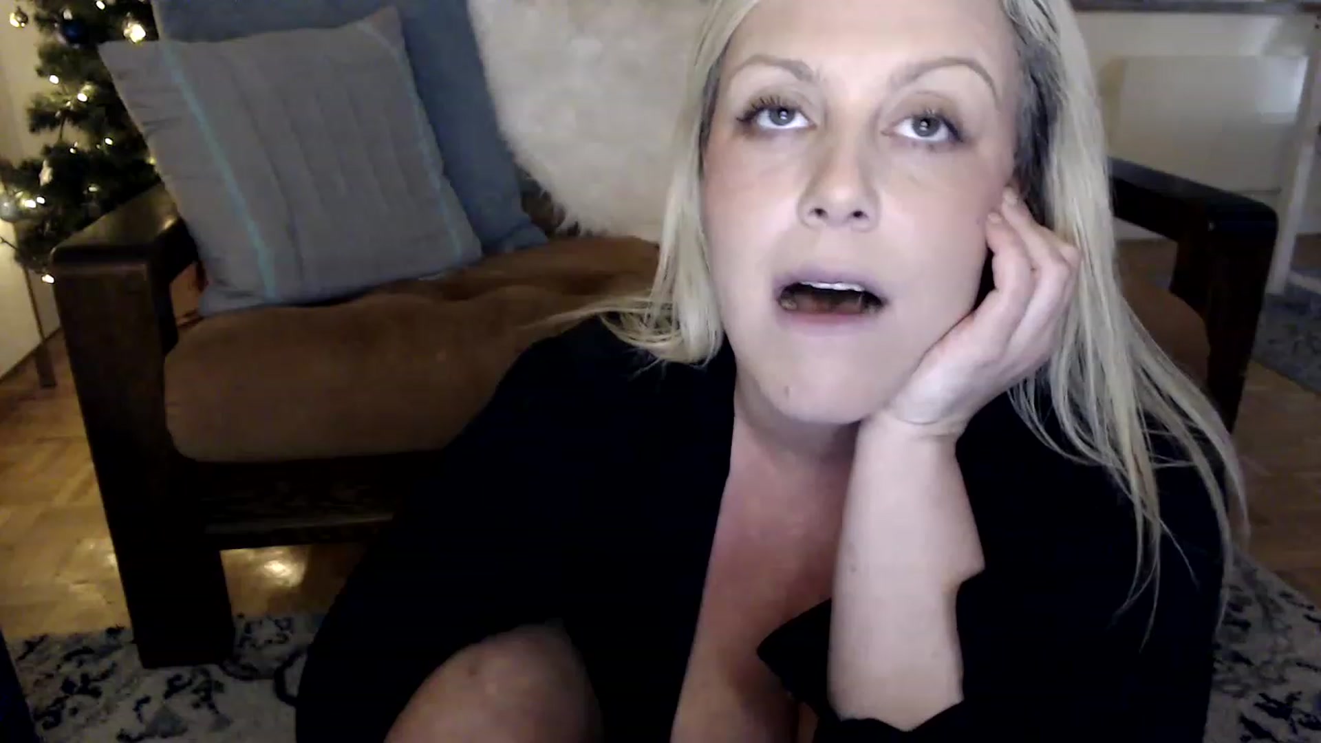 Gallery image thumbnail from Deeazepam's myfreecams stream on, 12/02/2022, 23:40 image 14 of 20