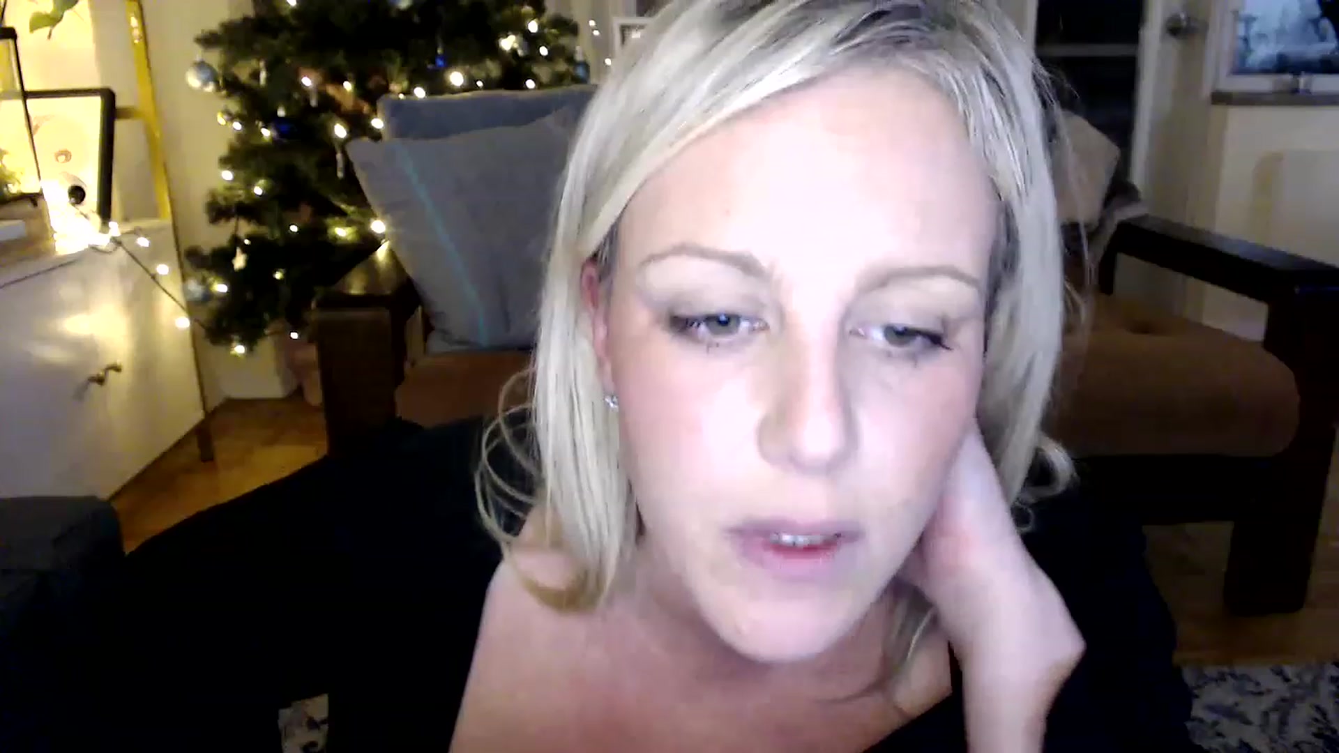 Gallery image thumbnail from Deeazepam's myfreecams stream on, 12/03/2022, 01:53 image 14 of 20