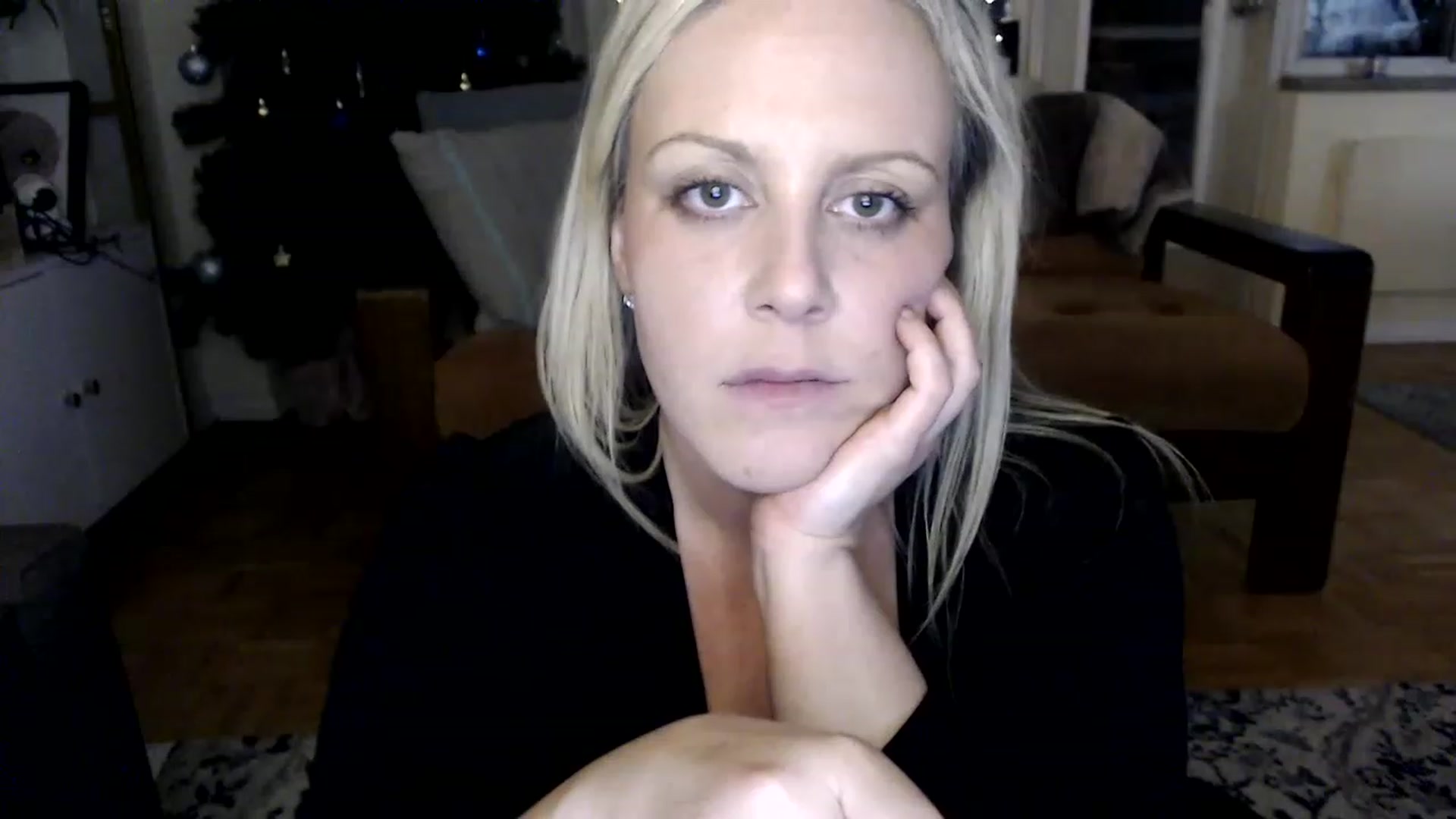 Gallery image thumbnail from Deeazepam's myfreecams stream on, 12/03/2022, 04:21 image 6 of 20