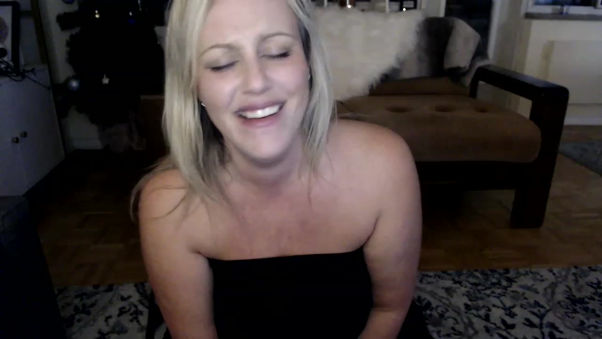 Gallery image thumbnail from Deeazepam's myfreecams stream on, 12/03/2022, 04:21 image 13 of 20