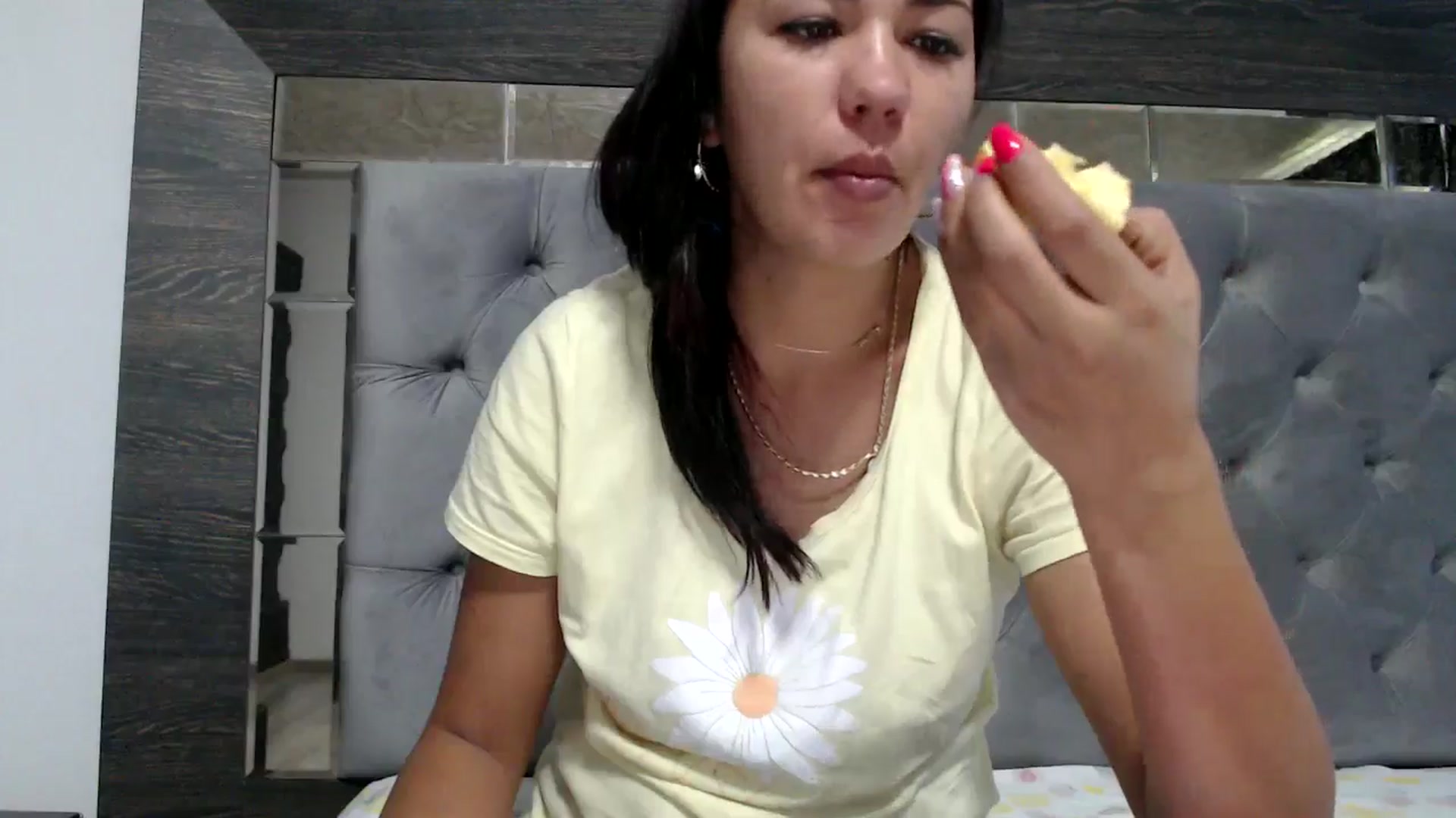 Gallery image thumbnail from Deeelicious's myfreecams stream on, 10/15/2024, 12:38 image 5 of 20