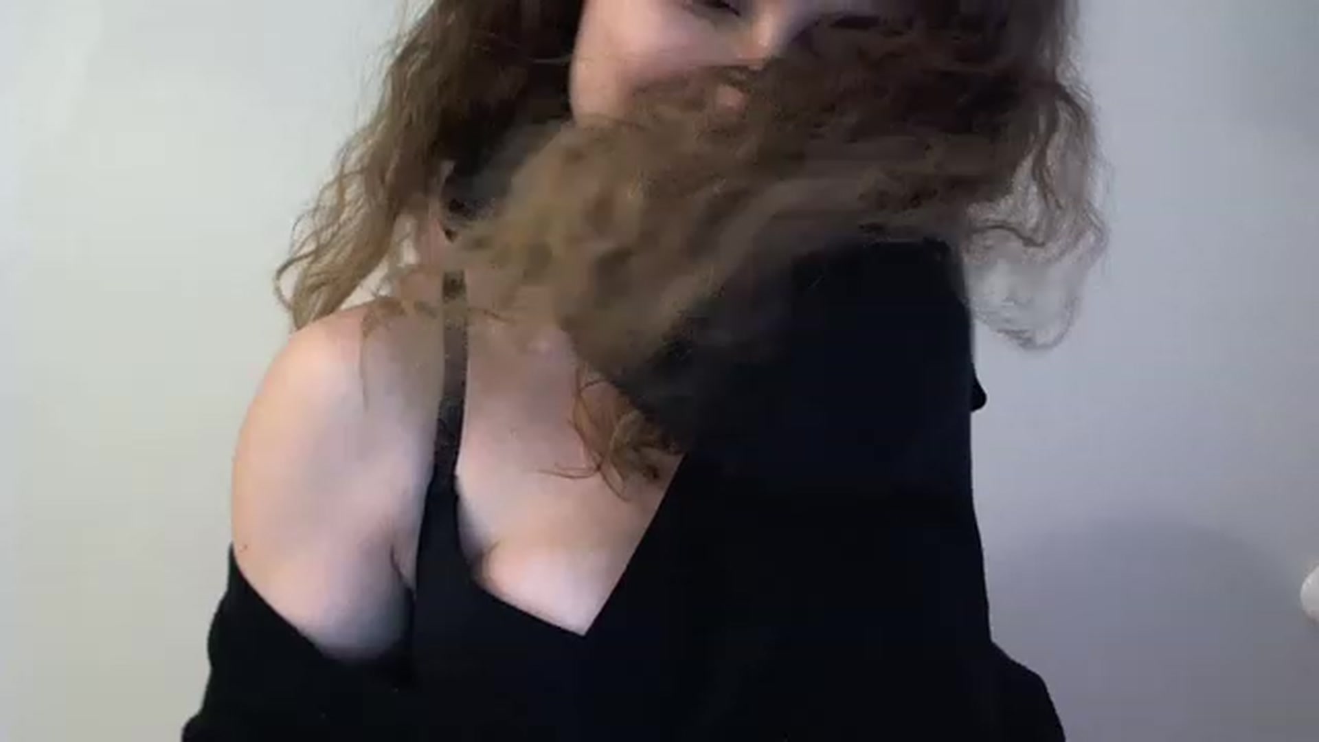Gallery image thumbnail from Deeleecious94's myfreecams stream on, 12/19/2022, 11:15 image 17 of 20