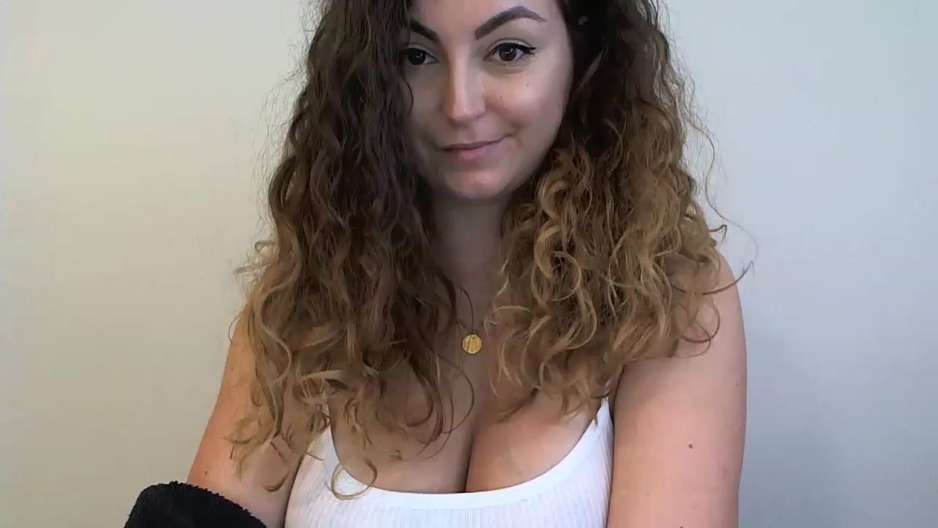 Gallery image thumbnail from Deeleecious94's myfreecams stream on, 08/10/2023, 07:56 image 15 of 20