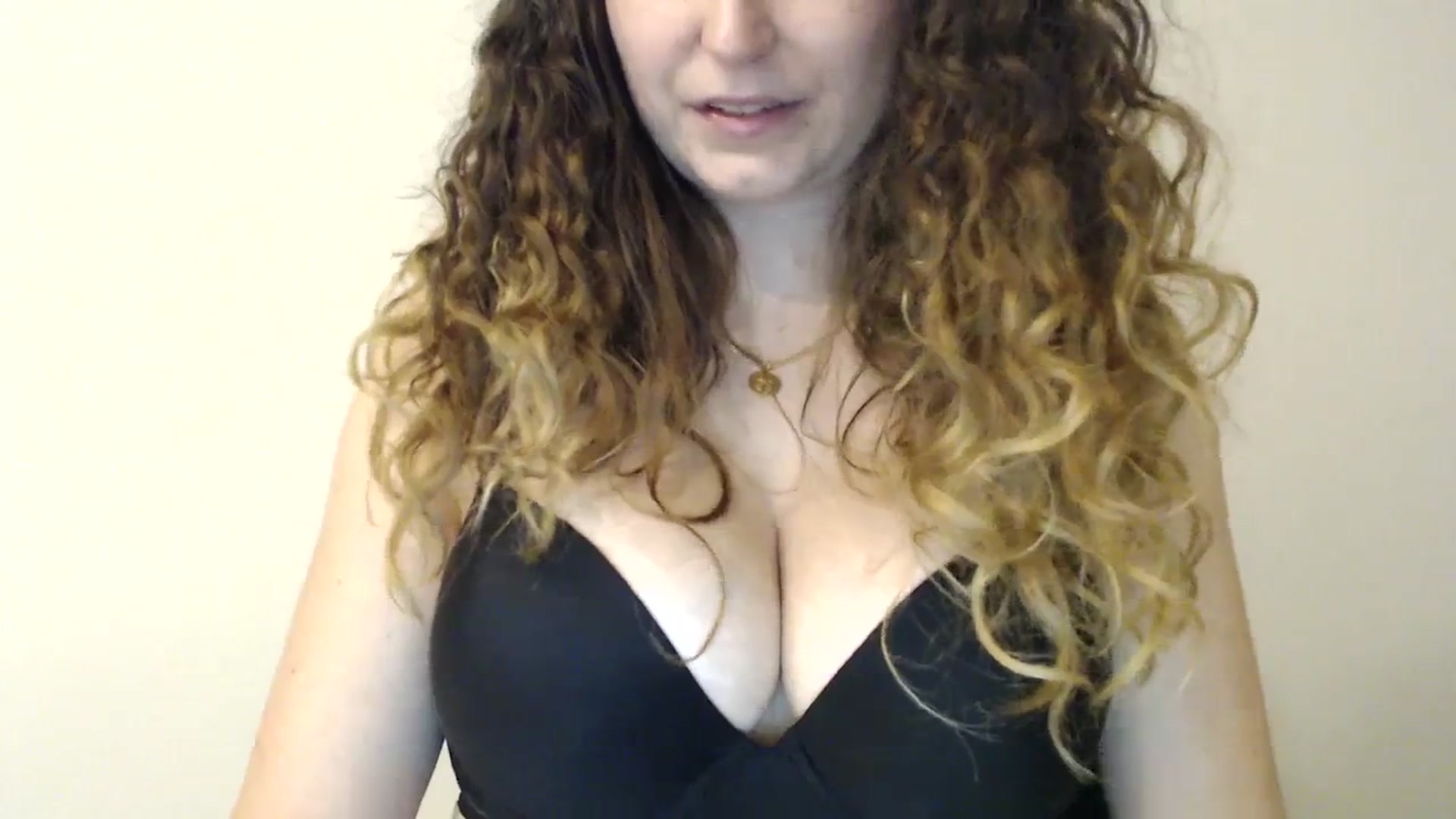 Gallery image thumbnail from Deeleecious94's myfreecams stream on, 10/22/2023, 23:12 image 10 of 20