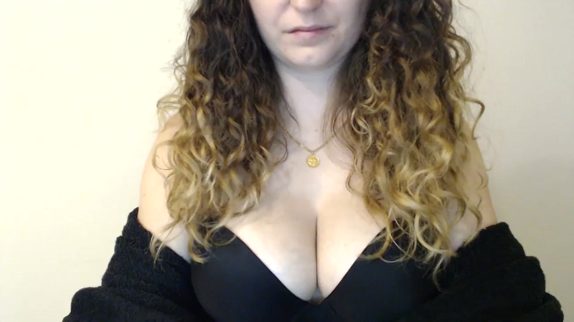 Gallery image thumbnail from Deeleecious94's myfreecams stream on, 10/22/2023, 23:12 image 16 of 20