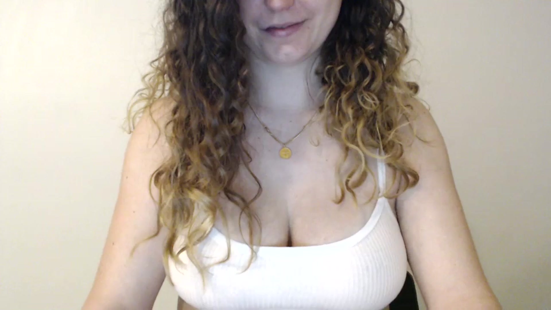 Gallery image thumbnail from Deeleecious94's myfreecams stream on, 11/03/2023, 07:14 image 3 of 20