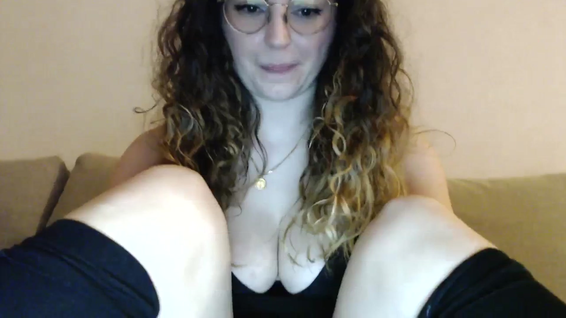 Gallery image thumbnail from Deeleecious94's myfreecams stream on, 11/17/2023, 07:07 image 16 of 20