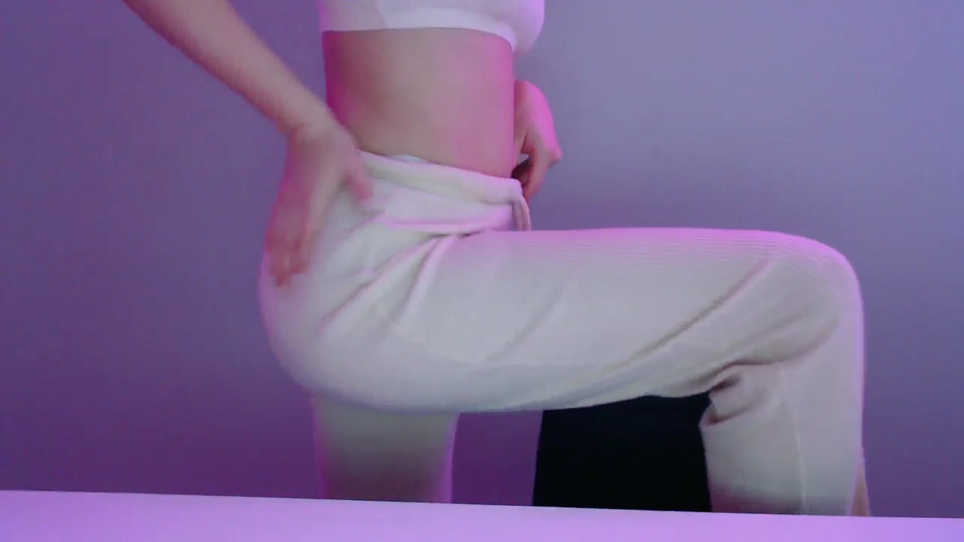 Gallery image thumbnail from Deeleecious94's myfreecams stream on, 11/18/2024, 09:39 image 7 of 20