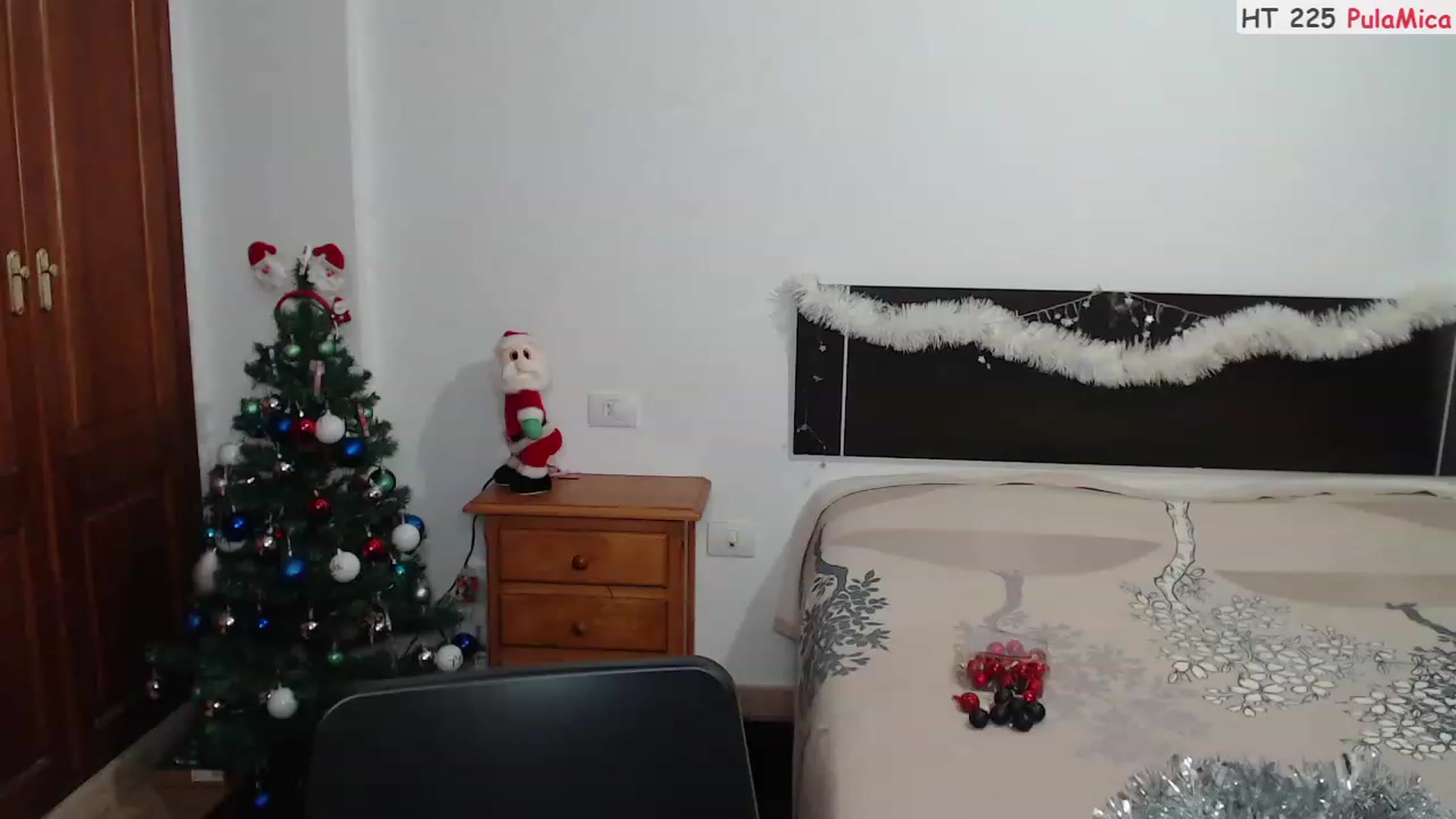 Gallery image thumbnail from Deeleerious's myfreecams stream on, 12/16/2022, 23:52 image 3 of 20