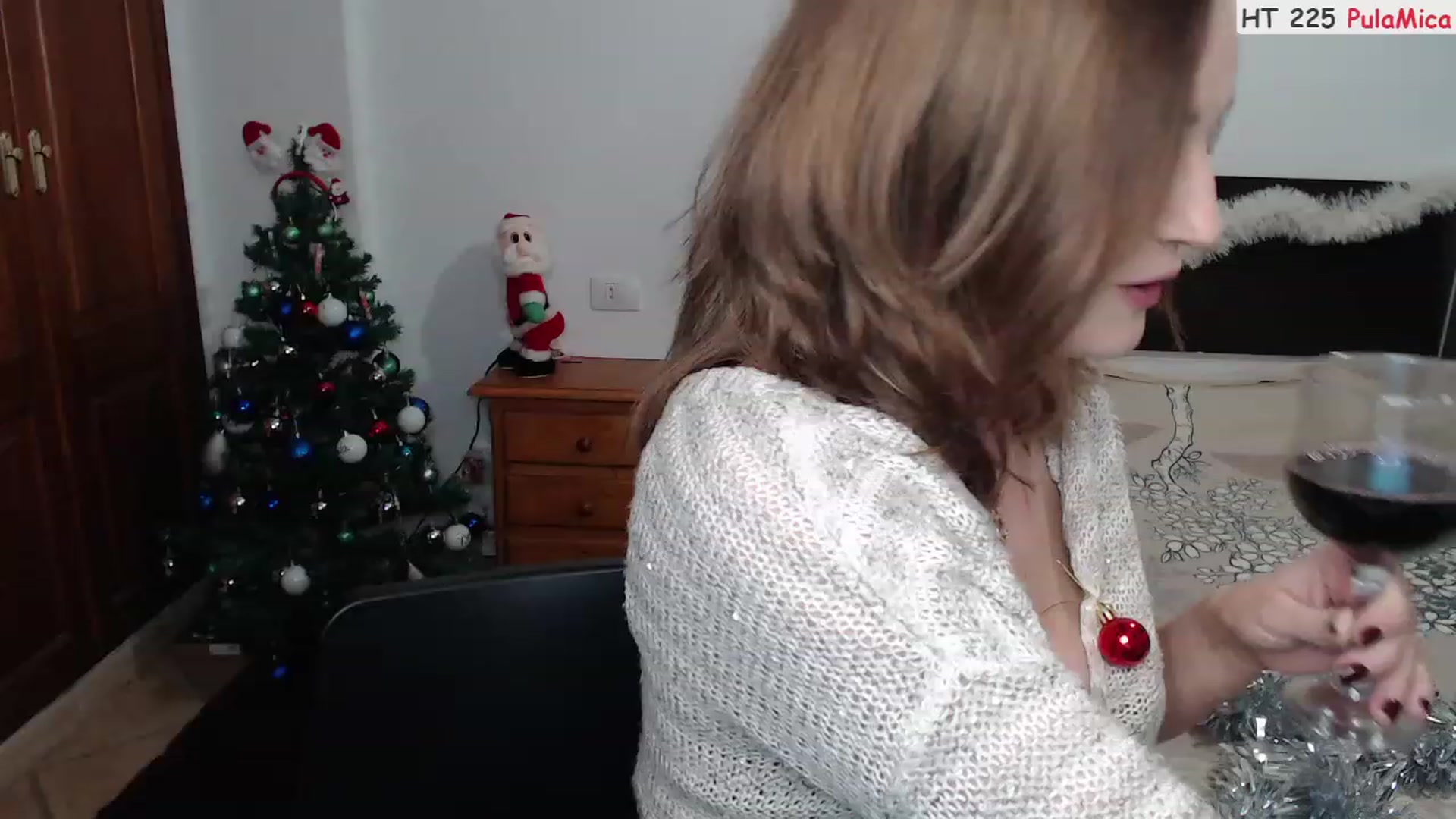 Gallery image thumbnail from Deeleerious's myfreecams stream on, 12/16/2022, 23:52 image 4 of 20