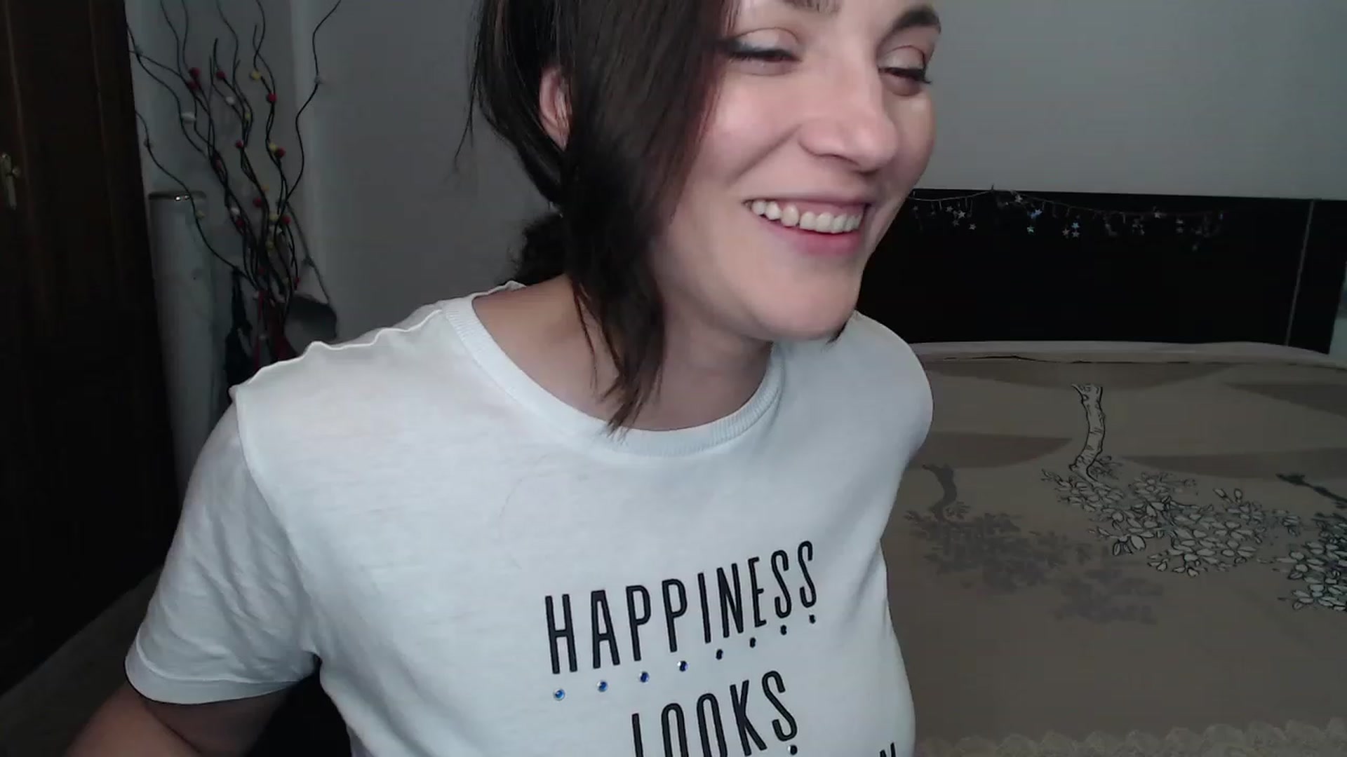 Gallery image thumbnail from Deeleerious's myfreecams stream on, 04/21/2023, 23:14 image 19 of 20