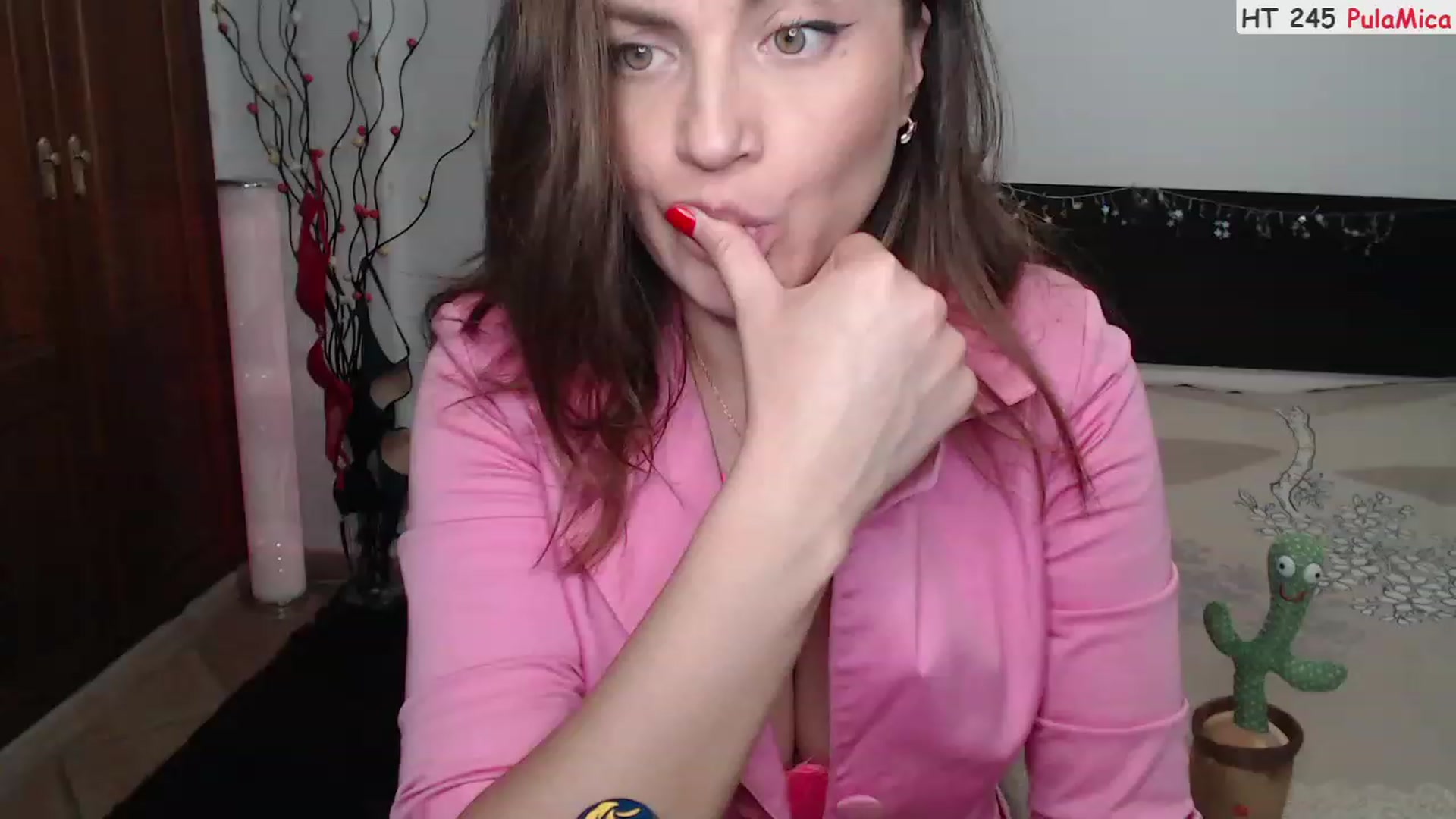 Gallery image thumbnail from Deeleerious's myfreecams stream on, 07/23/2023, 23:21 image 6 of 20