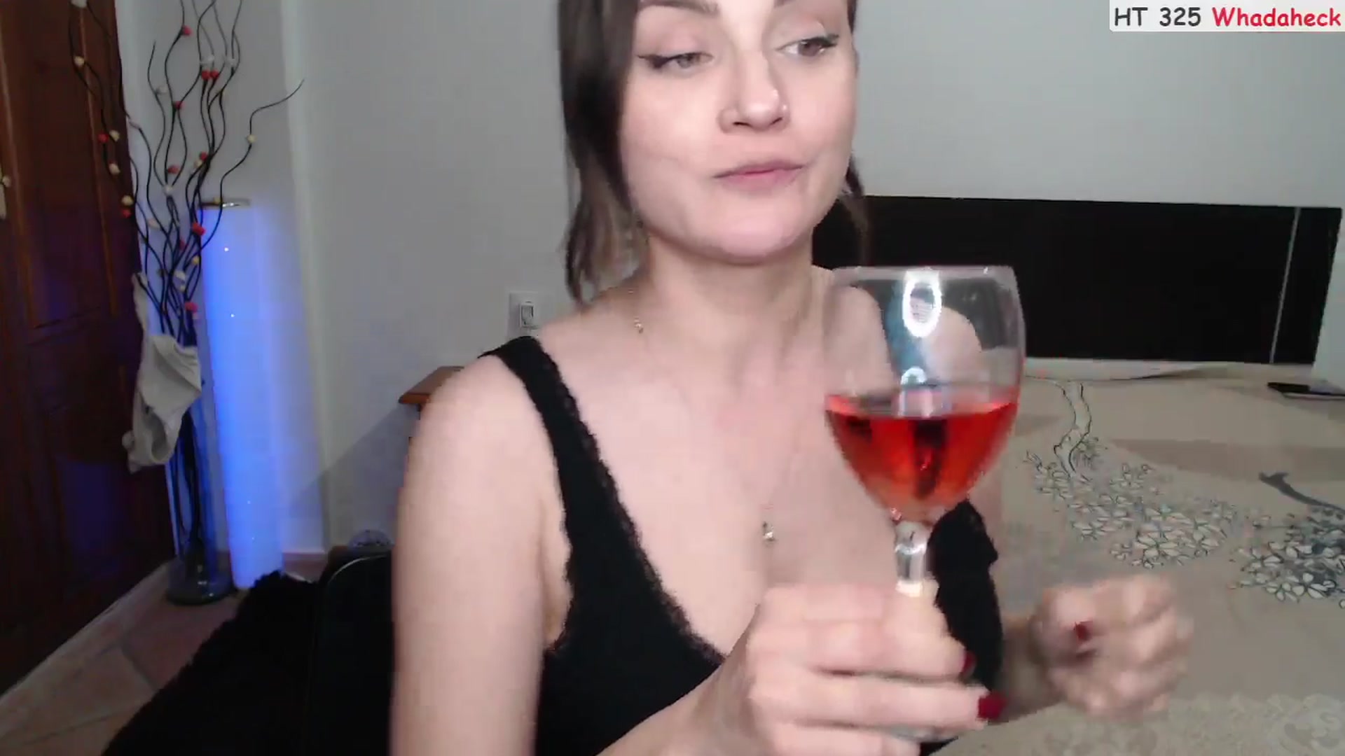 Gallery image thumbnail from Deeleerious's myfreecams stream on, 03/25/2024, 01:52 image 14 of 20