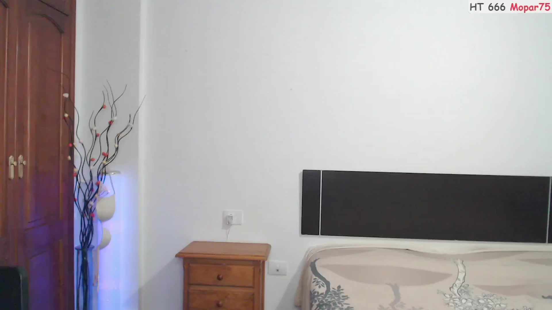 Gallery image thumbnail from Deeleerious's myfreecams stream on, 04/14/2024, 24:31 image 16 of 20