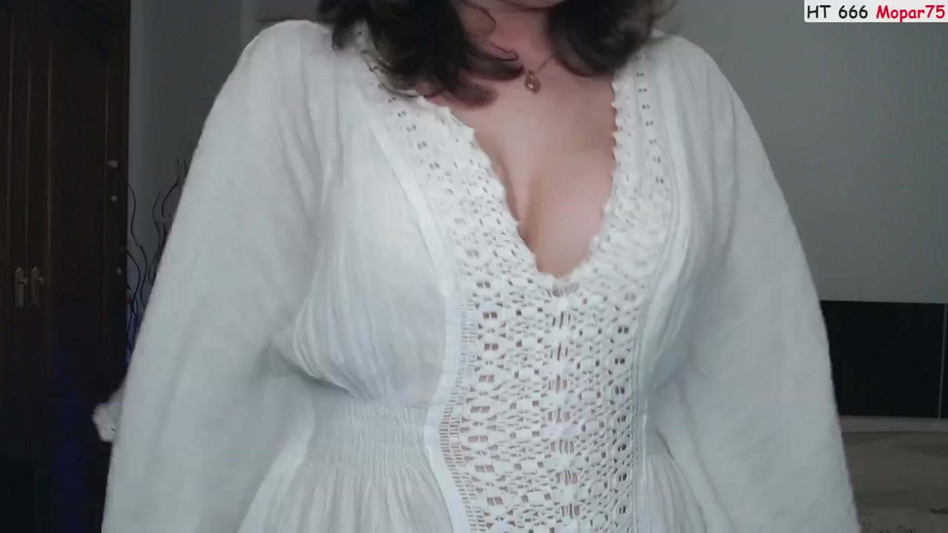 Gallery image thumbnail from Deeleerious's myfreecams stream on, 04/14/2024, 24:31 image 17 of 20
