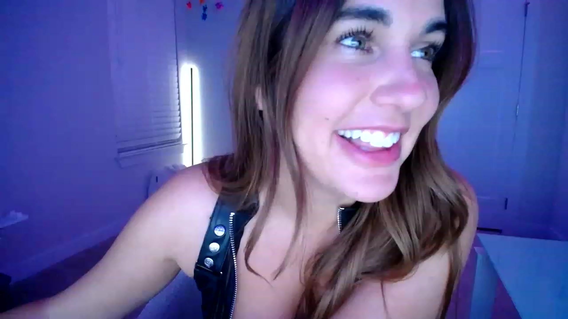 Gallery image thumbnail from DeepDishPssy's myfreecams stream on, 06/16/2023, 04:54 image 11 of 20