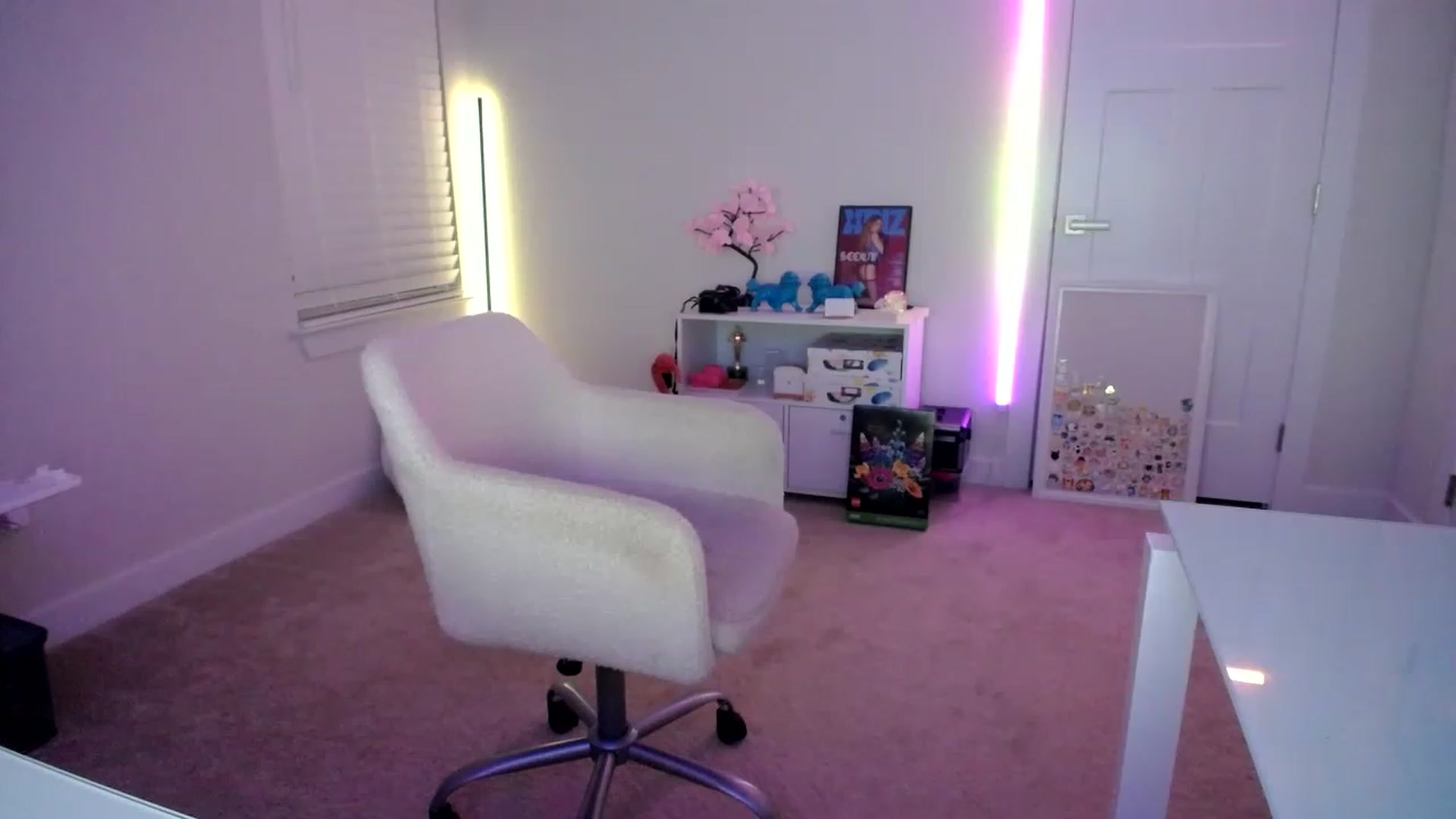 Gallery image thumbnail from DeepDishPssy's myfreecams stream on, 06/18/2023, 06:05 image 7 of 20