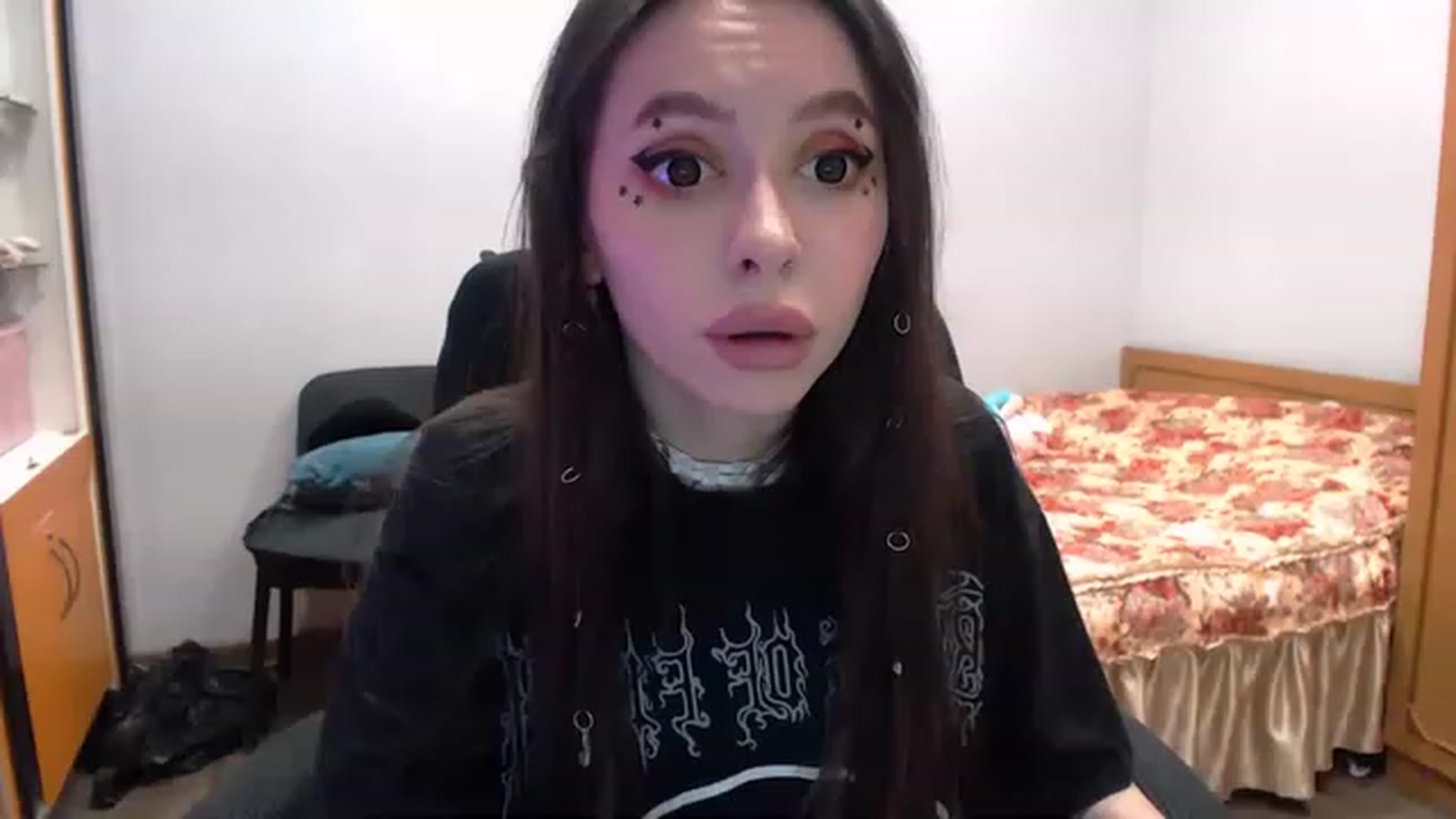 Gallery image thumbnail from DeepGazee's myfreecams stream on, 02/18/2023, 21:28 image 10 of 20