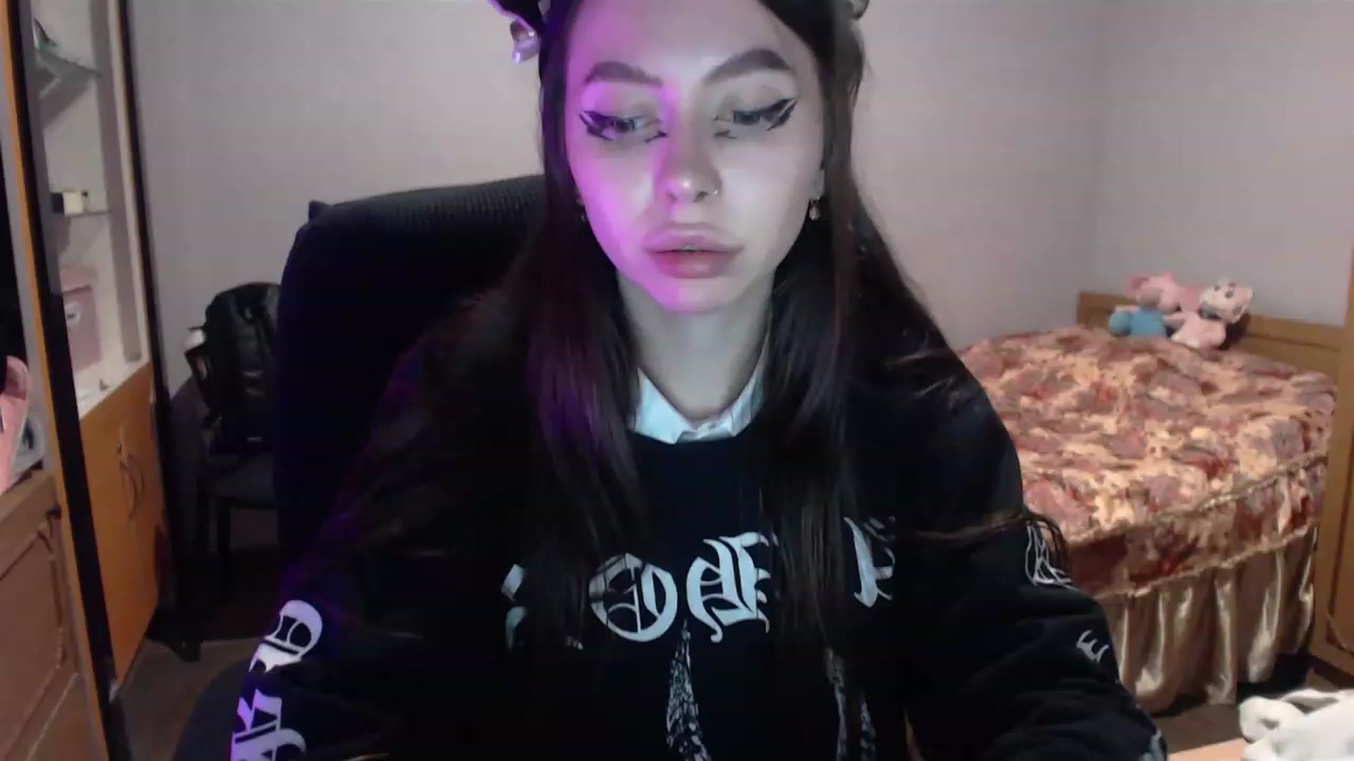 Gallery image thumbnail from DeepGazee's myfreecams stream on, 03/06/2023, 21:30 image 16 of 20