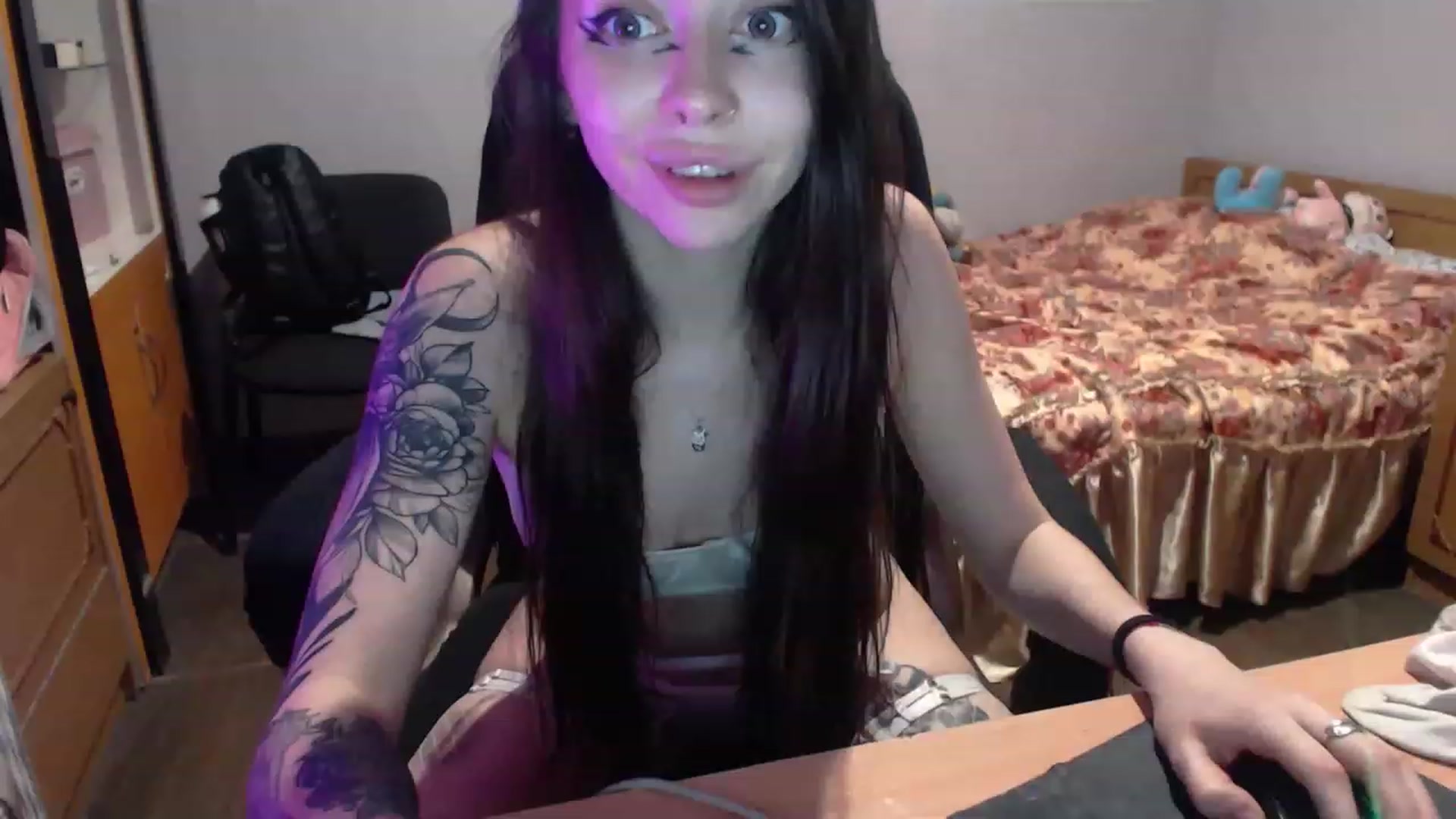 Gallery image thumbnail from DeepGazee's myfreecams stream on, 03/06/2023, 22:59 image 18 of 20