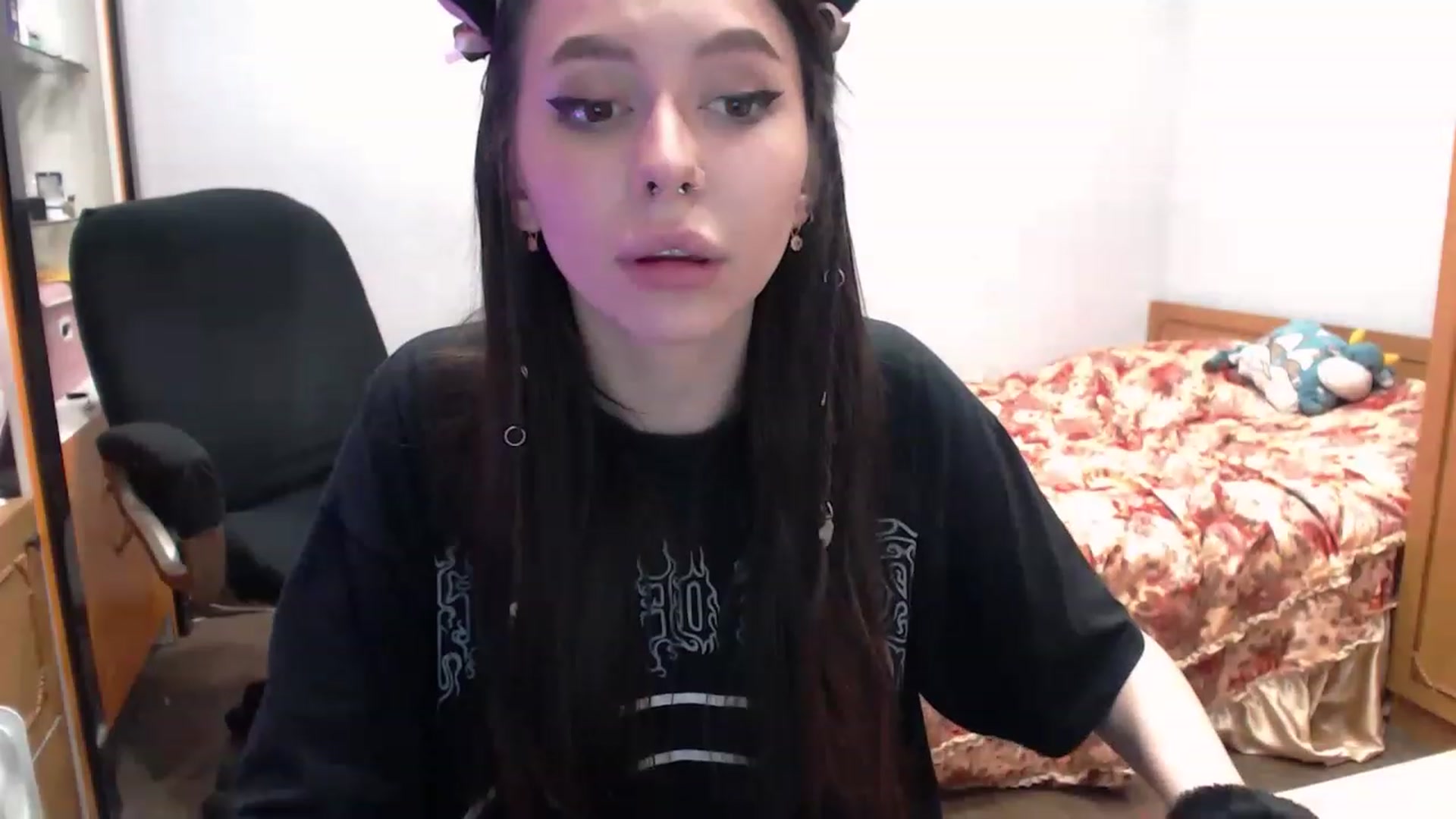 Gallery image thumbnail from DeepGazee's myfreecams stream on, 03/19/2023, 20:24 image 3 of 20